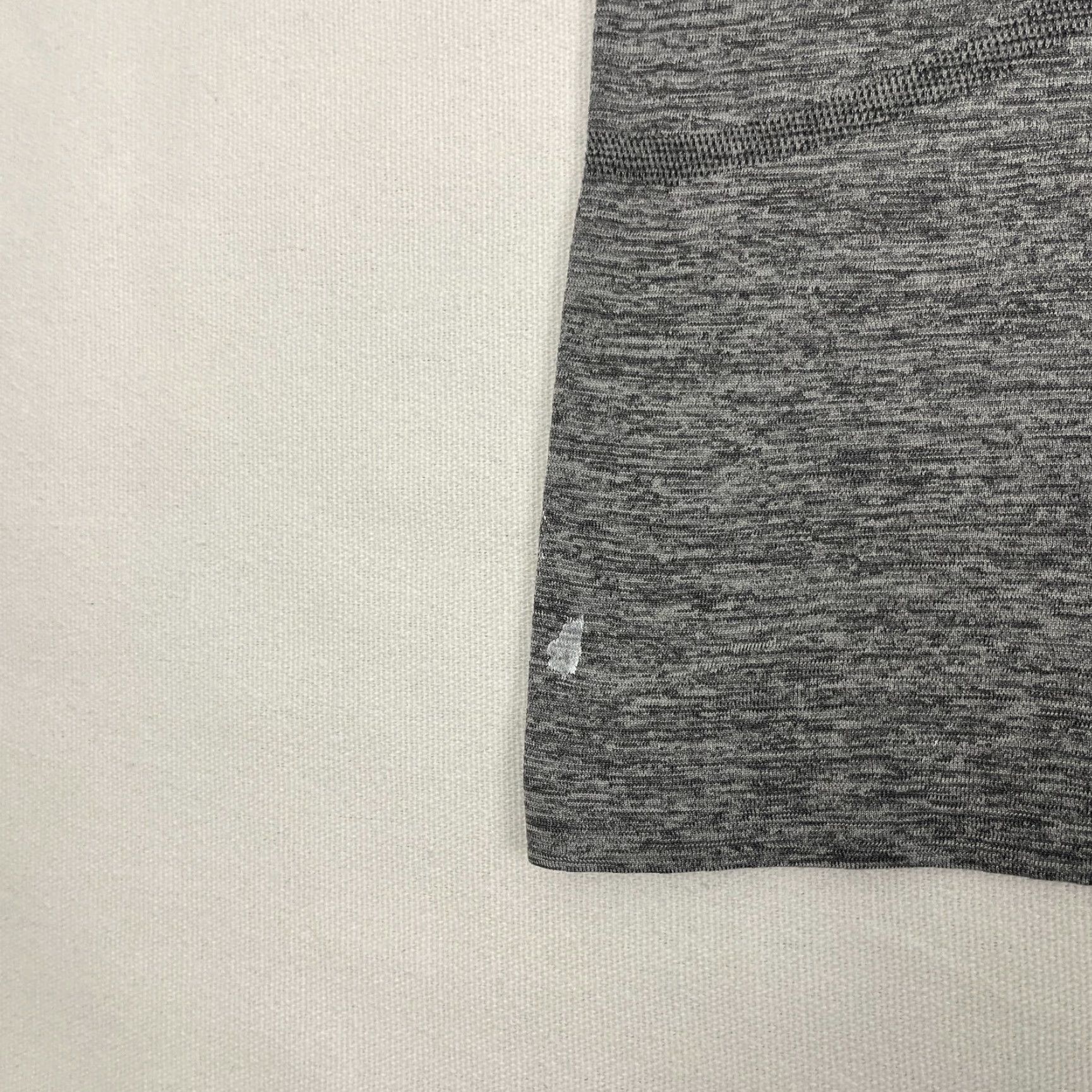 Lululemon Lululemon Swiftly Tech Shirt Sz 4 Gray Active Fitness Gym Short Sleeve Womens Size S / US 4 / IT 40 - 7 Thumbnail