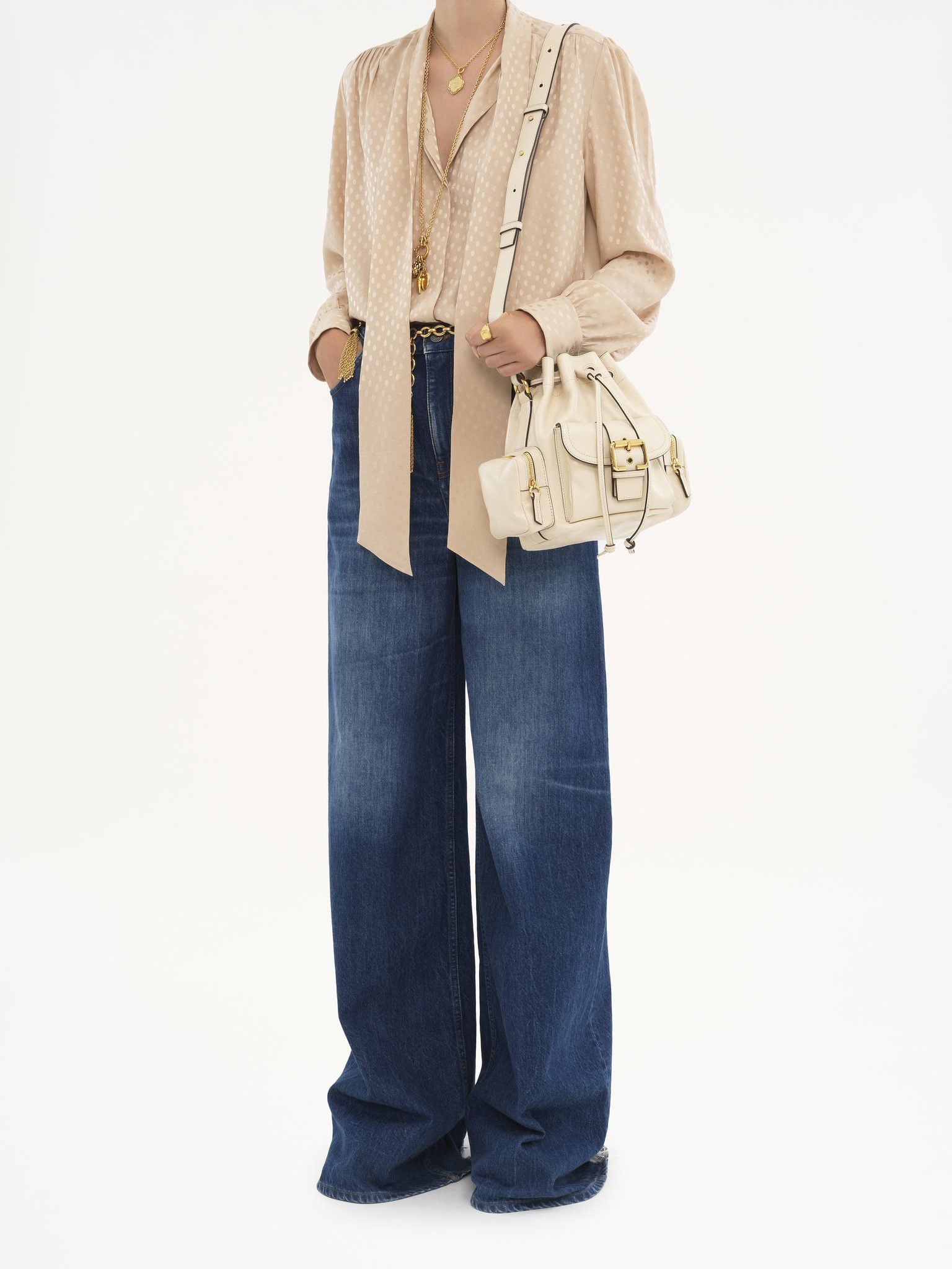 Chloe o1loc1c11025 Size: OS / Camera Bucket Bag in Sweet Beige Size ONE SIZE - 7 Thumbnail