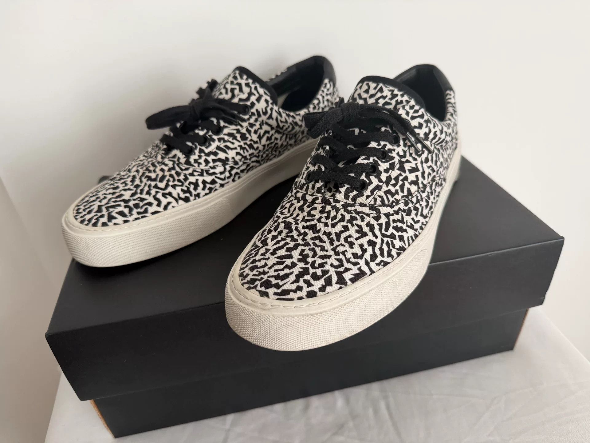 Saint Laurent Paris Saint Laurent Venice Low Flat Shoes Size US 10 / EU 43 - 1 Thumbnail
