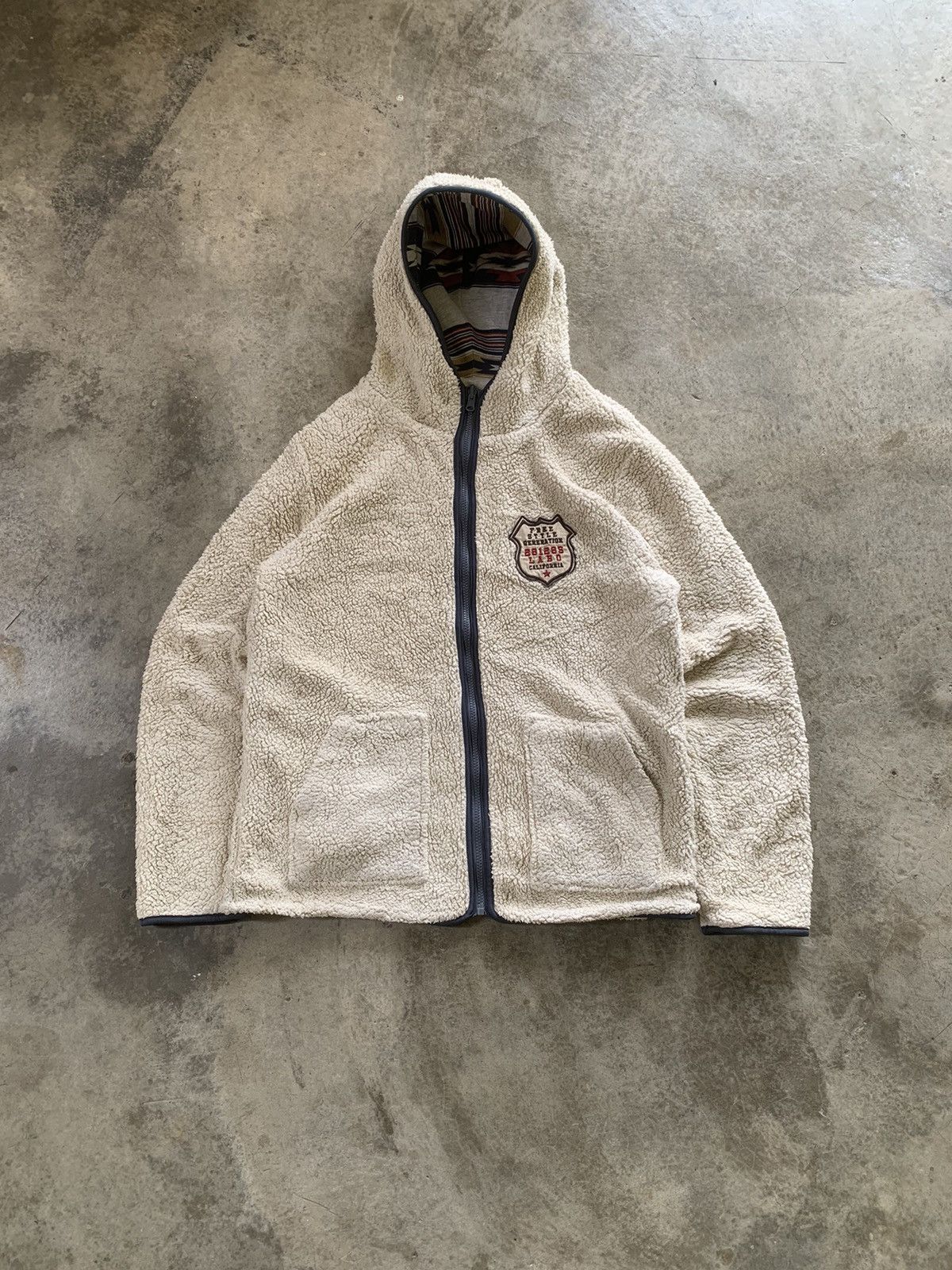 Japanese Brand rare 291295LABO reversible fleece/native design hoodie Size US L / EU 52-54 / 3 - 2 Thumbnail