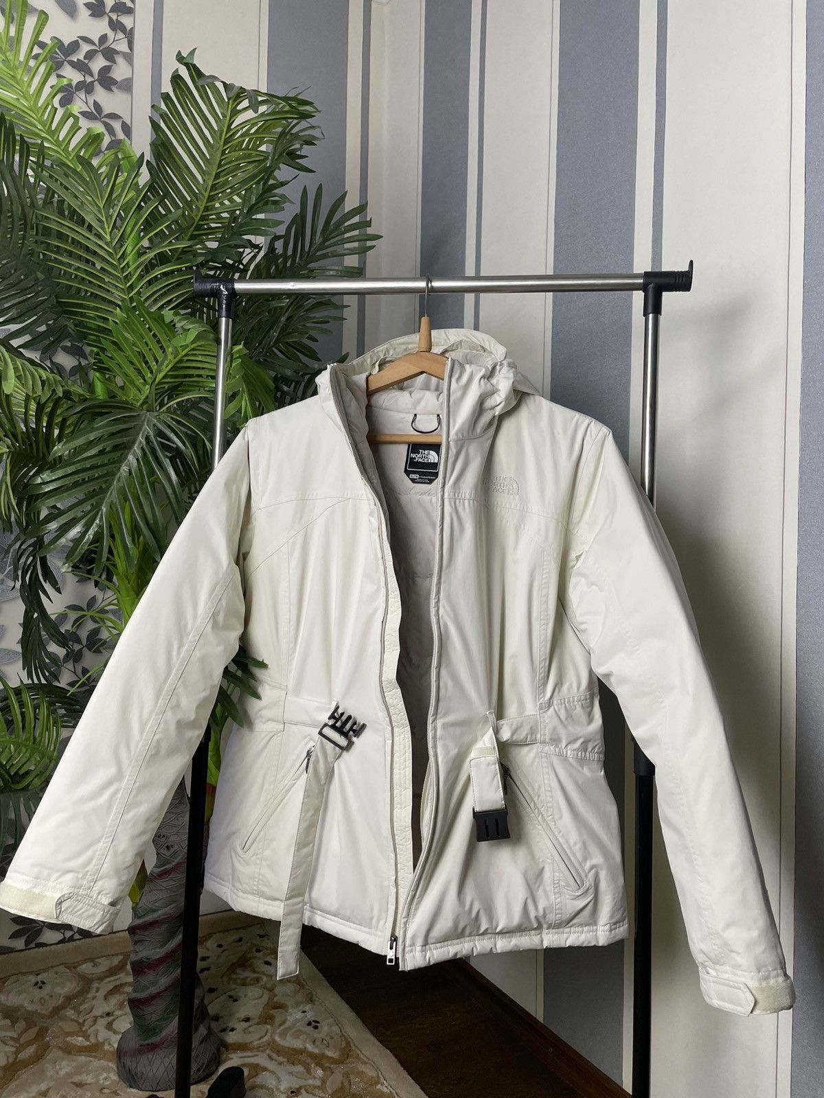 The North Face Women’s HyVent Puffer White Jacket Size XL
