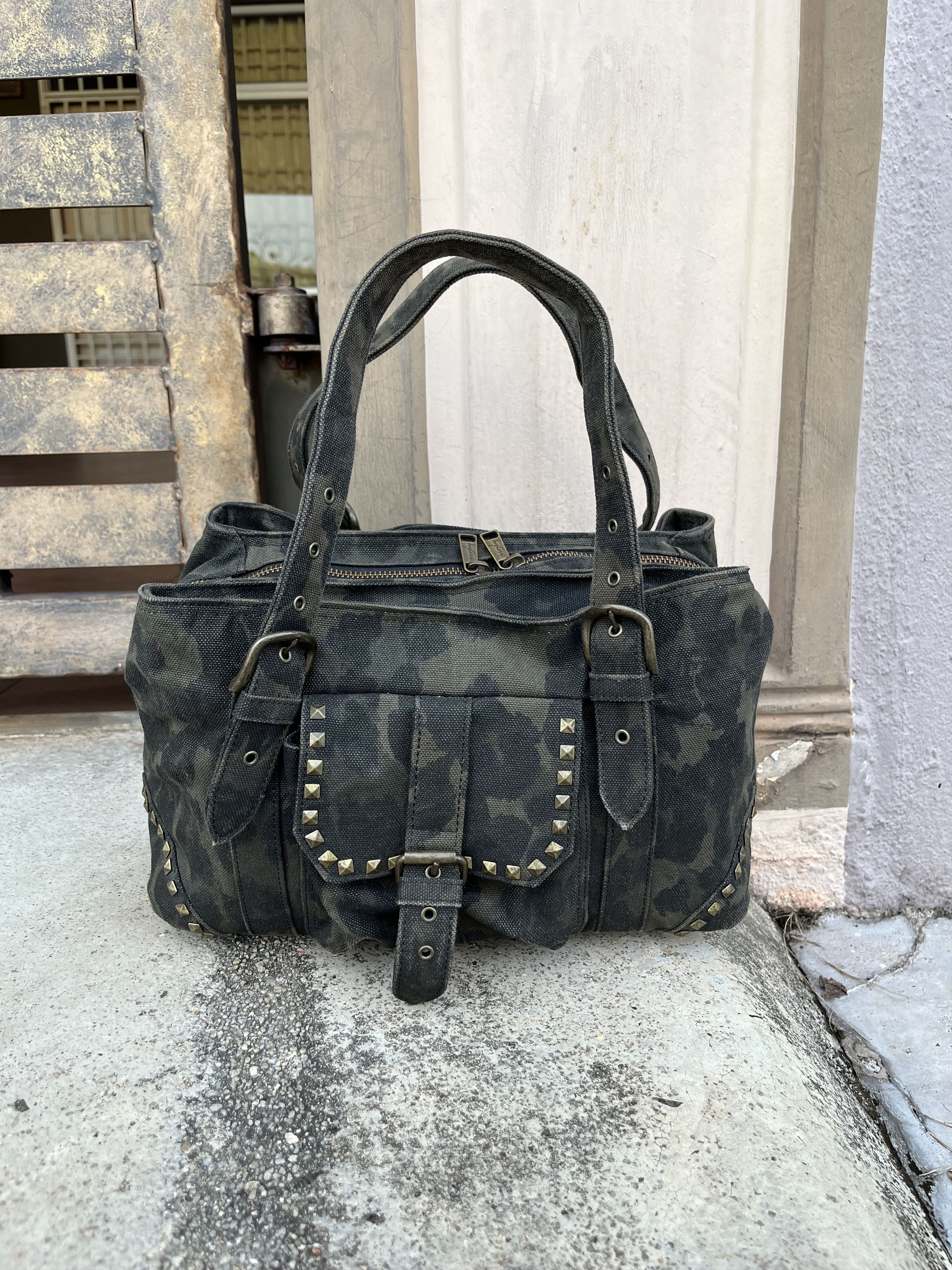 The World is Yours Paisley Travel Bag – Justin Reed