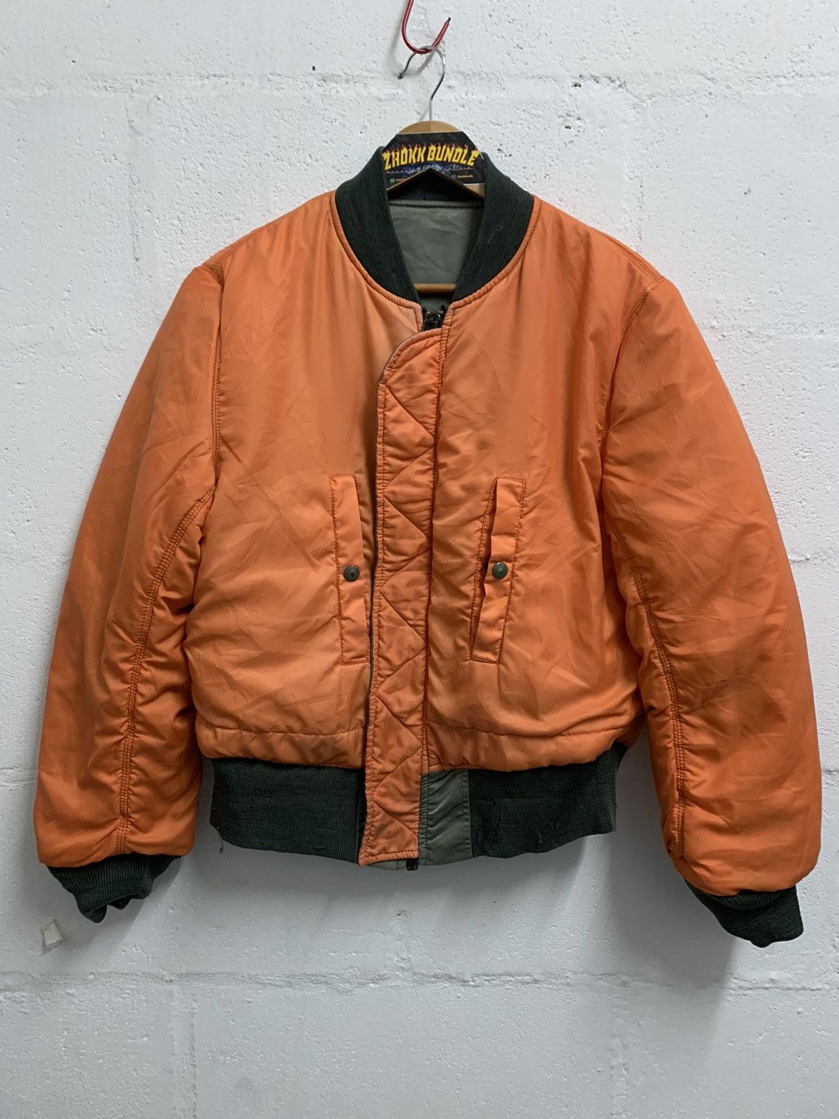 Alpha Industries Vintage Alpha Industries Riversible Distressed Bomber Jacket Size US L / EU 52-54 / 3 - 7 Thumbnail