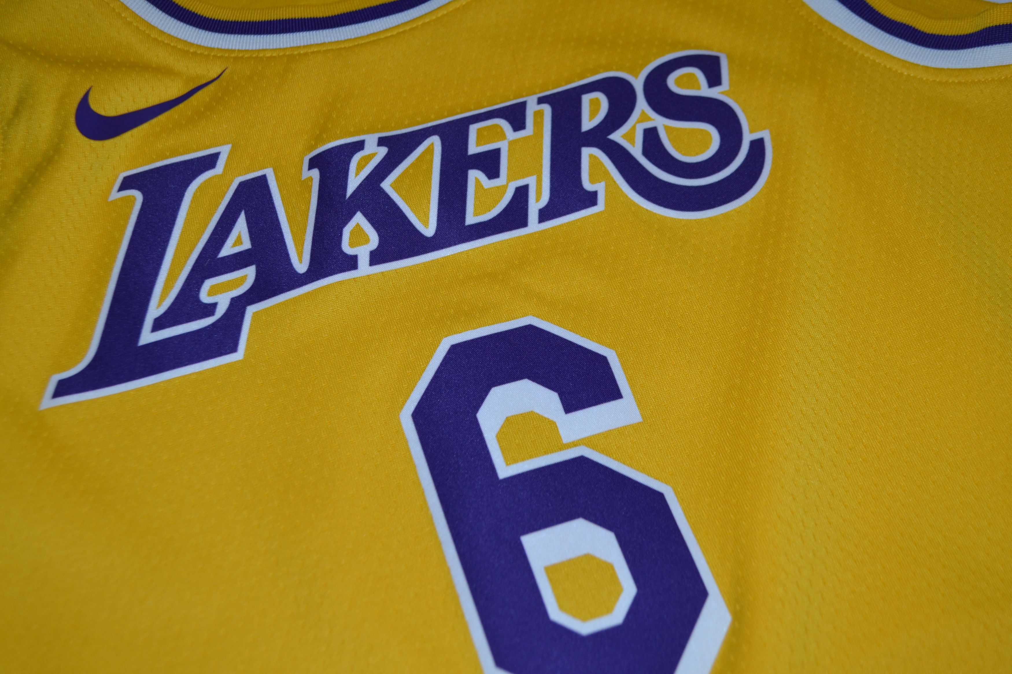 Nike Los Angeles Lakers Lebron James NBA Swingman Jersey Size US S / EU 44-46 / 1 - 4 Thumbnail