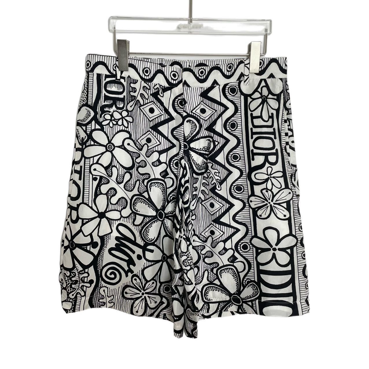 Dior Dior Black & White Allover Graffiti Logo Silk Shorts K26WX Size 28" / US 6 / IT 42 - 2 Thumbnail