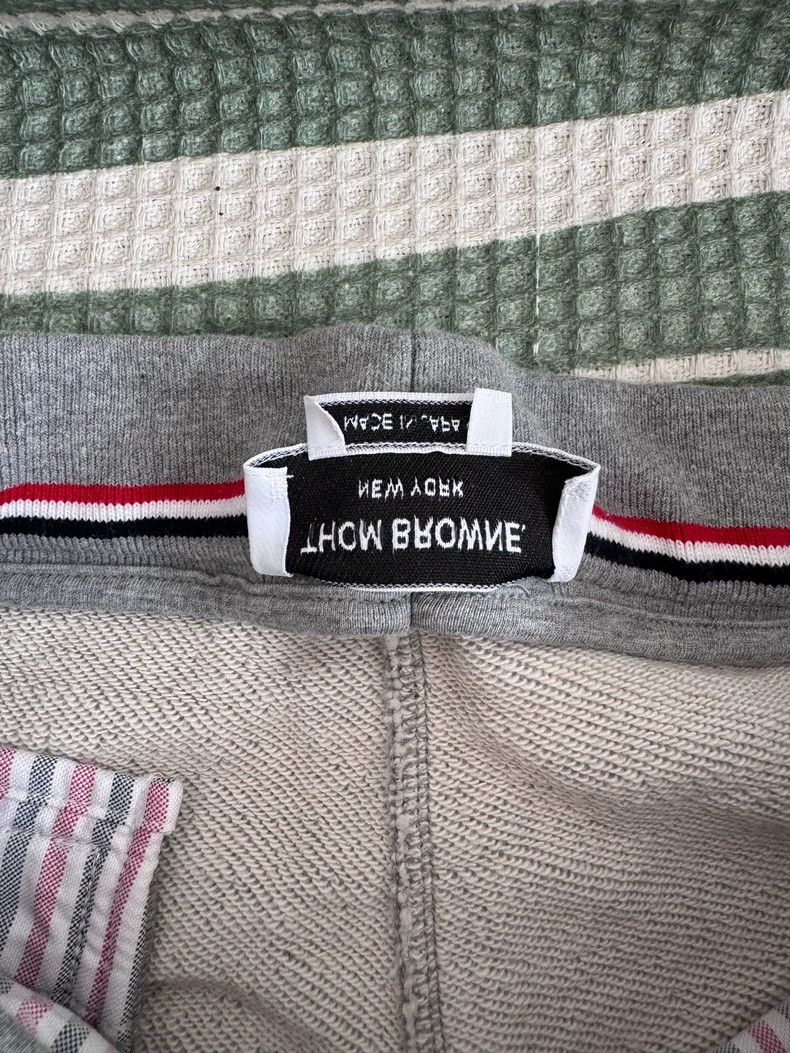 Thom Browne Thom Browne size2 Classic four stripe pull cord shorts Size US 26 / EU 42 - 4 Thumbnail