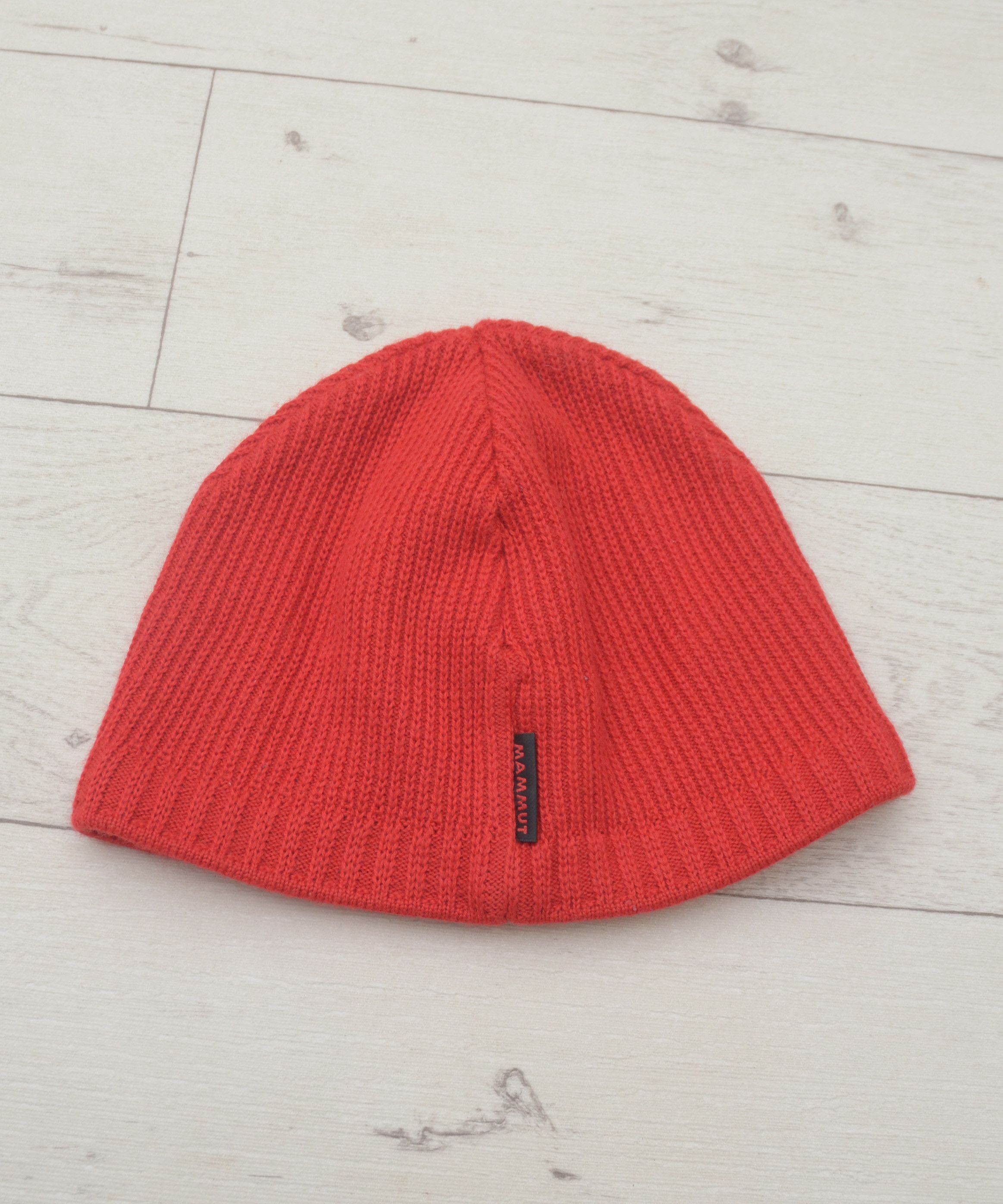 Mammut Mammut Sublime Beanie Snow Cap Hat Red Unisex made Germany Size ONE SIZE - 4 Thumbnail