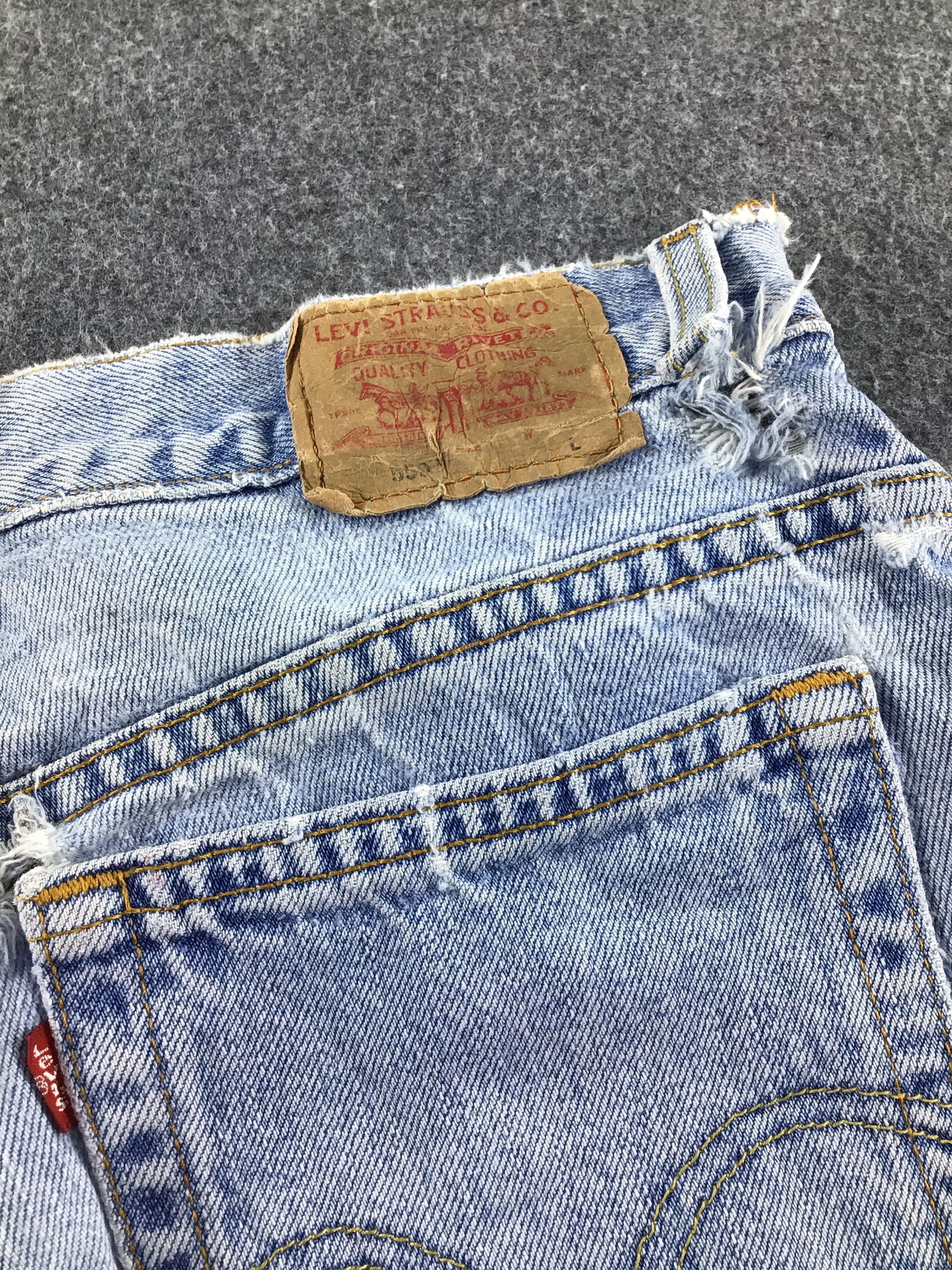 Levi's Vintage Levis 550 Jeans Distressed Faded Blue -J584 Size US 33 - 5 Thumbnail