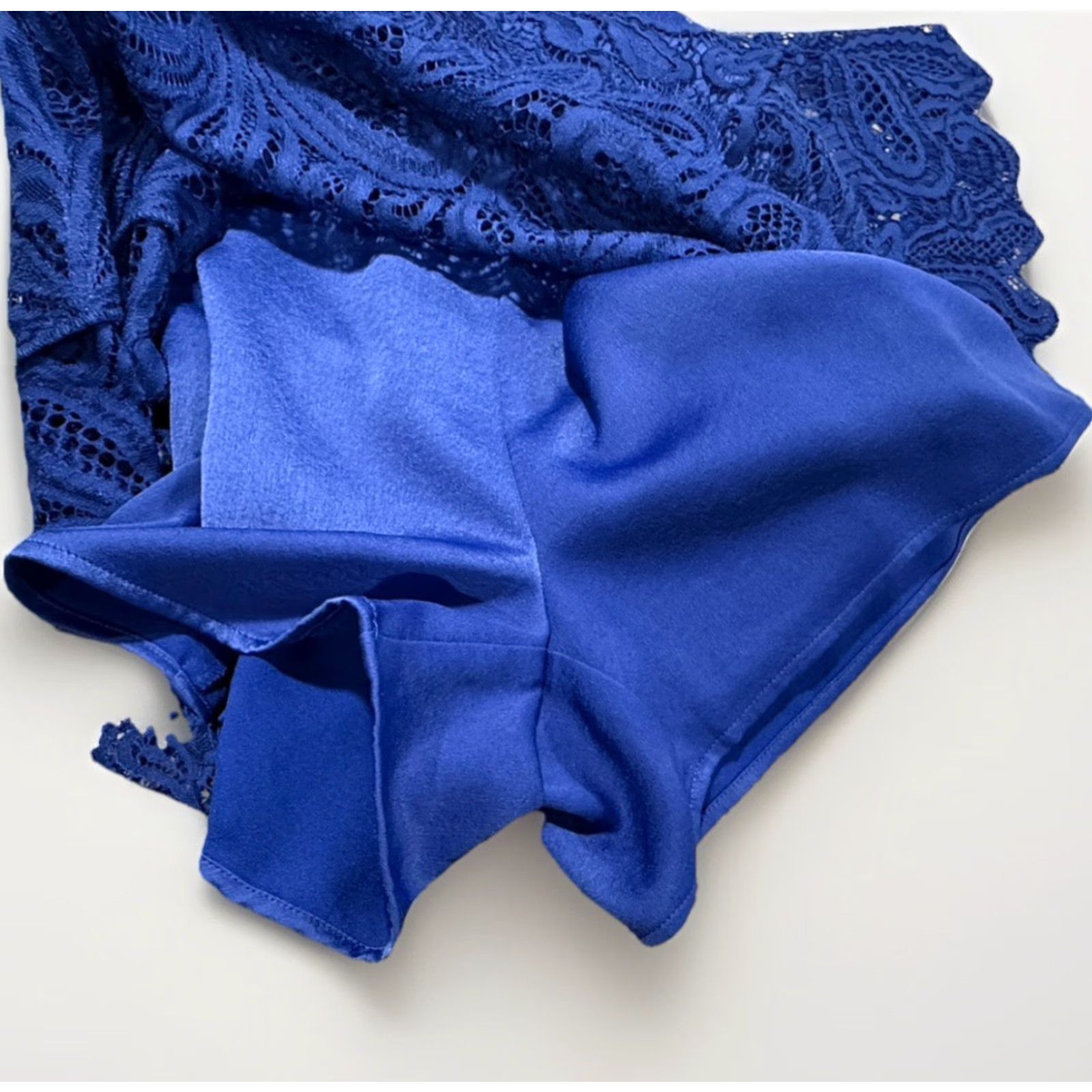 Lilly Pulitzer Lilly Pulitzer Denise Flounce Sleeve Romper Blue Sz 2 - One Piece, Floral, 3/4 Sleeve, Crew Neck, Polyester Lace, Women, Romper, Casual, Regular, Blue Size 26" / US 2 / IT 38 - 7 Thumbnail