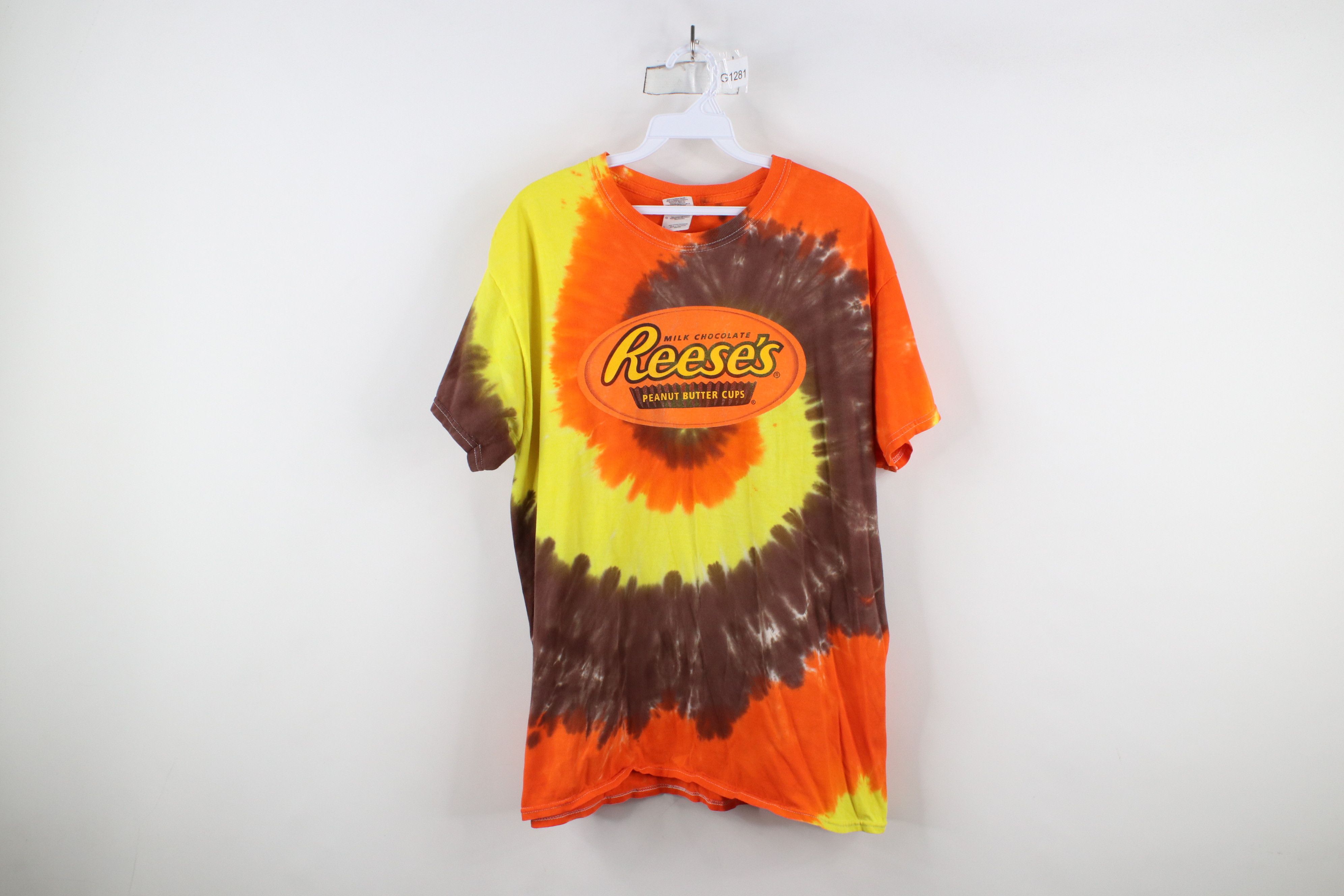 Vintage Vintage 90s Streetwear Peanut Butter Cups T-Shirt Tie Dye Size US L / EU 52-54 / 3 - 1 Thumbnail