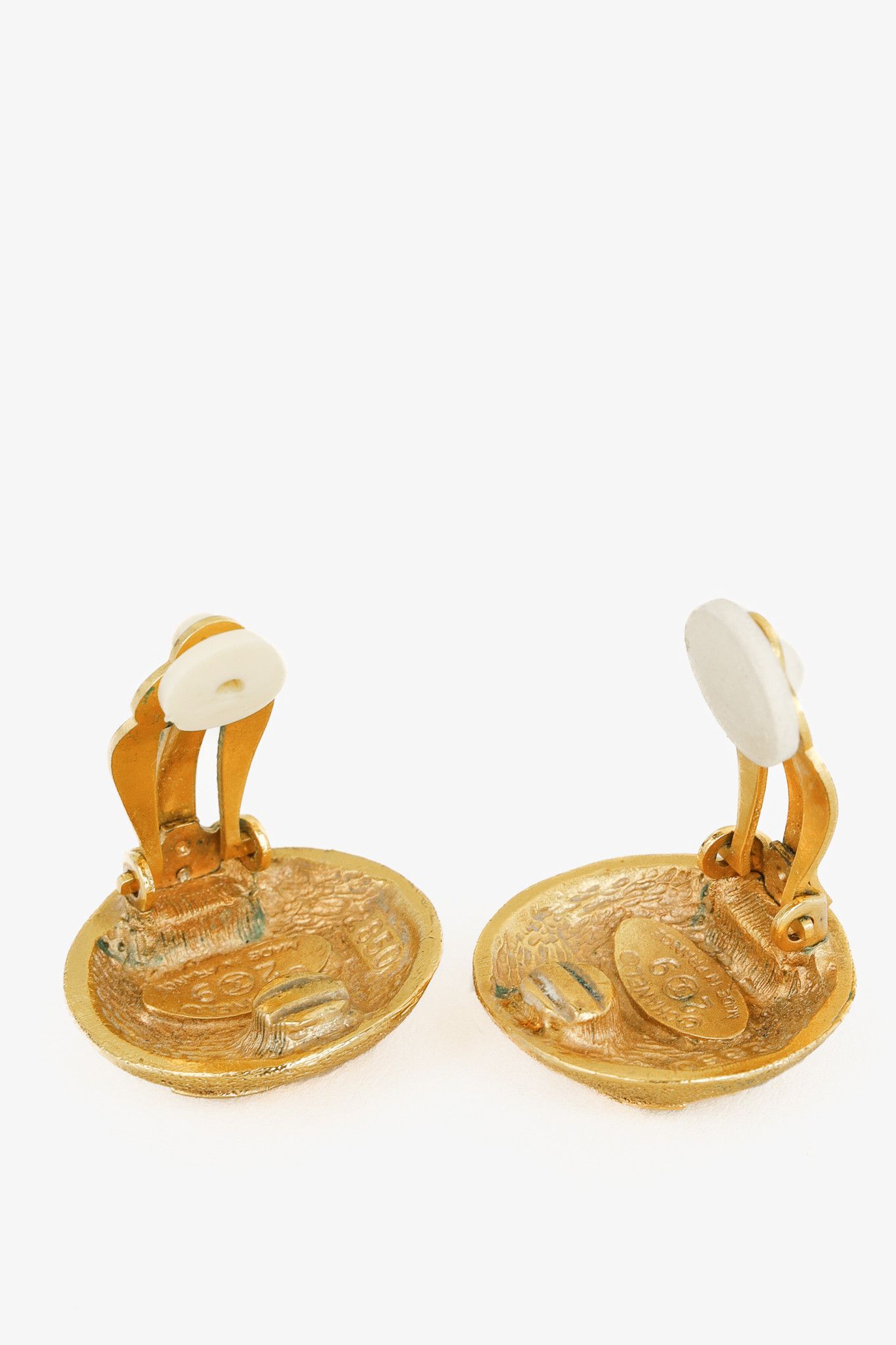 Chanel Chanel Gold-Tone Round Interlocking CC Clip-On Earrings Size ONE SIZE - 3 Thumbnail