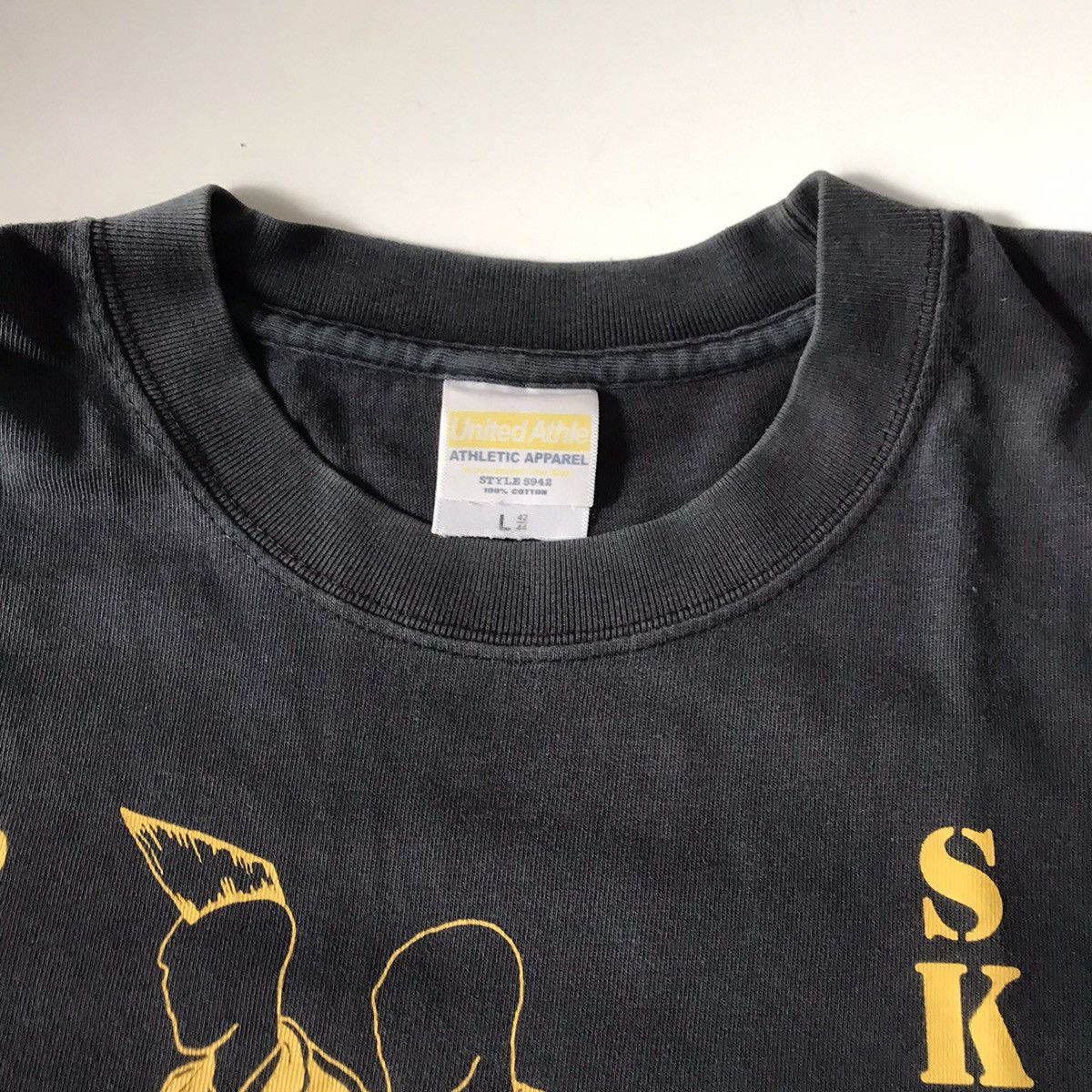 Band Tees × Vintage SKINHEAD VS PSYCHOBILLY Bronze fist Record t shirt tee black Size US M / EU 48-50 / 2 - 9 Thumbnail