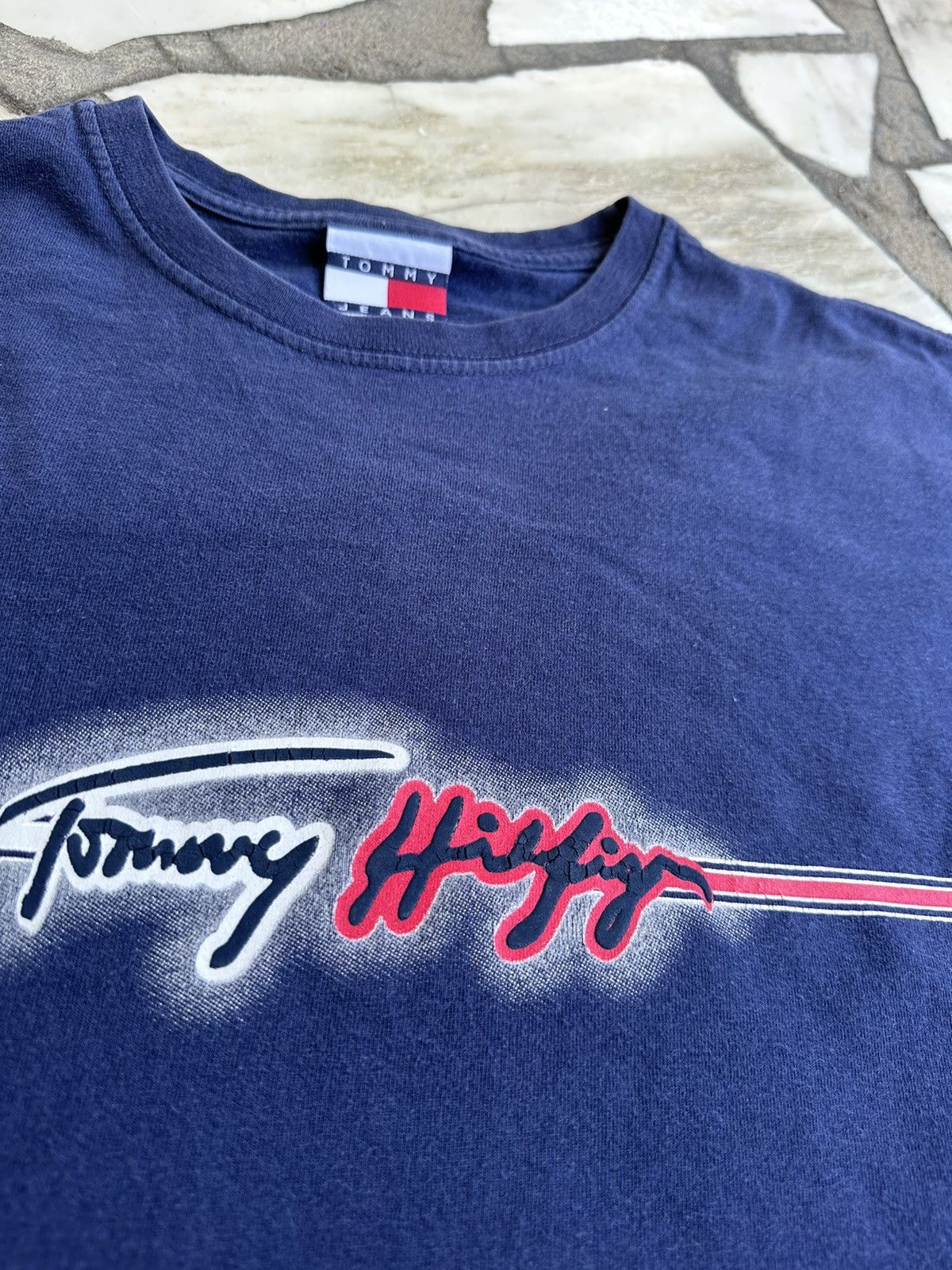 Vintage CRAZY Vintage Tommy Hilfiger Jeans Essential Logo Tee Size US M / EU 48-50 / 2 - 4 Thumbnail