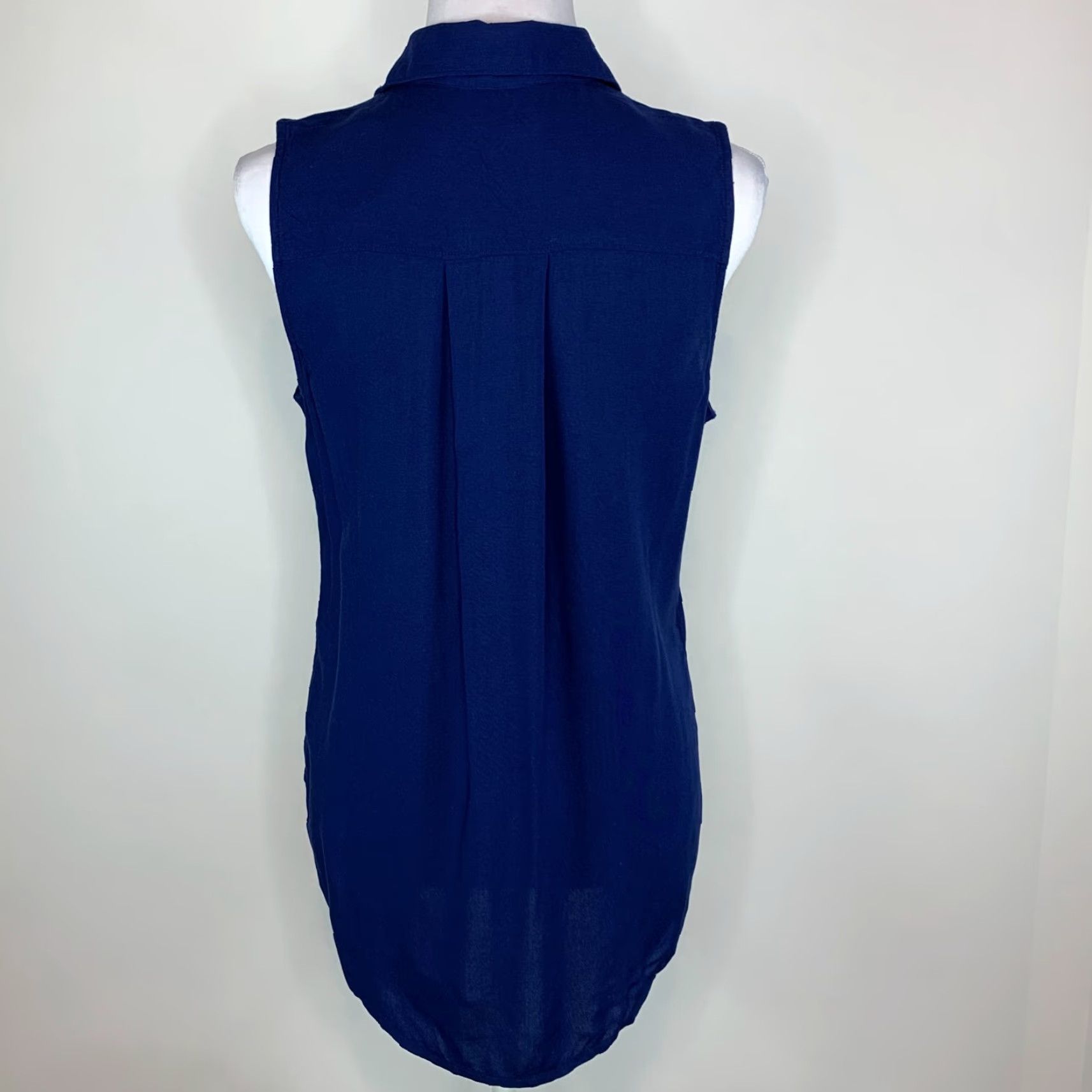 Vintage SO So Perfect Shirt Womens M Button-Up Sleeveless Dark Blue Relaxed 100% Rayon Size M / US 6-8 / IT 42-44 - 5 Thumbnail