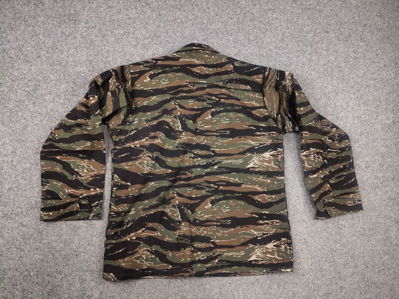 Vintage Vintage US Army Tiger Stripe Camo Combat Military Jacket Size US L / EU 52-54 / 3 - 9 Thumbnail
