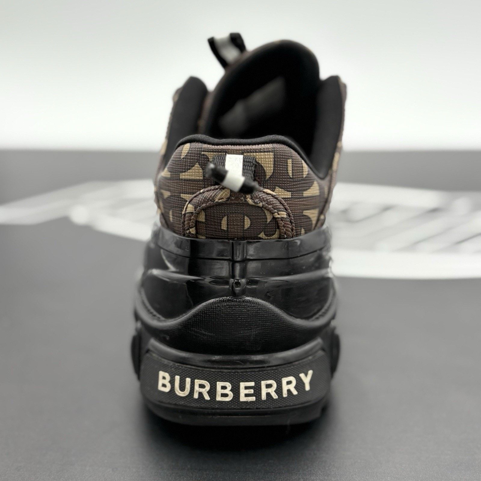 Burberry Burberry Arthur Low-Top ' Monogram Print ' | GREAT CONDITION Size US 7.5 / EU 40-41 - 9 Thumbnail