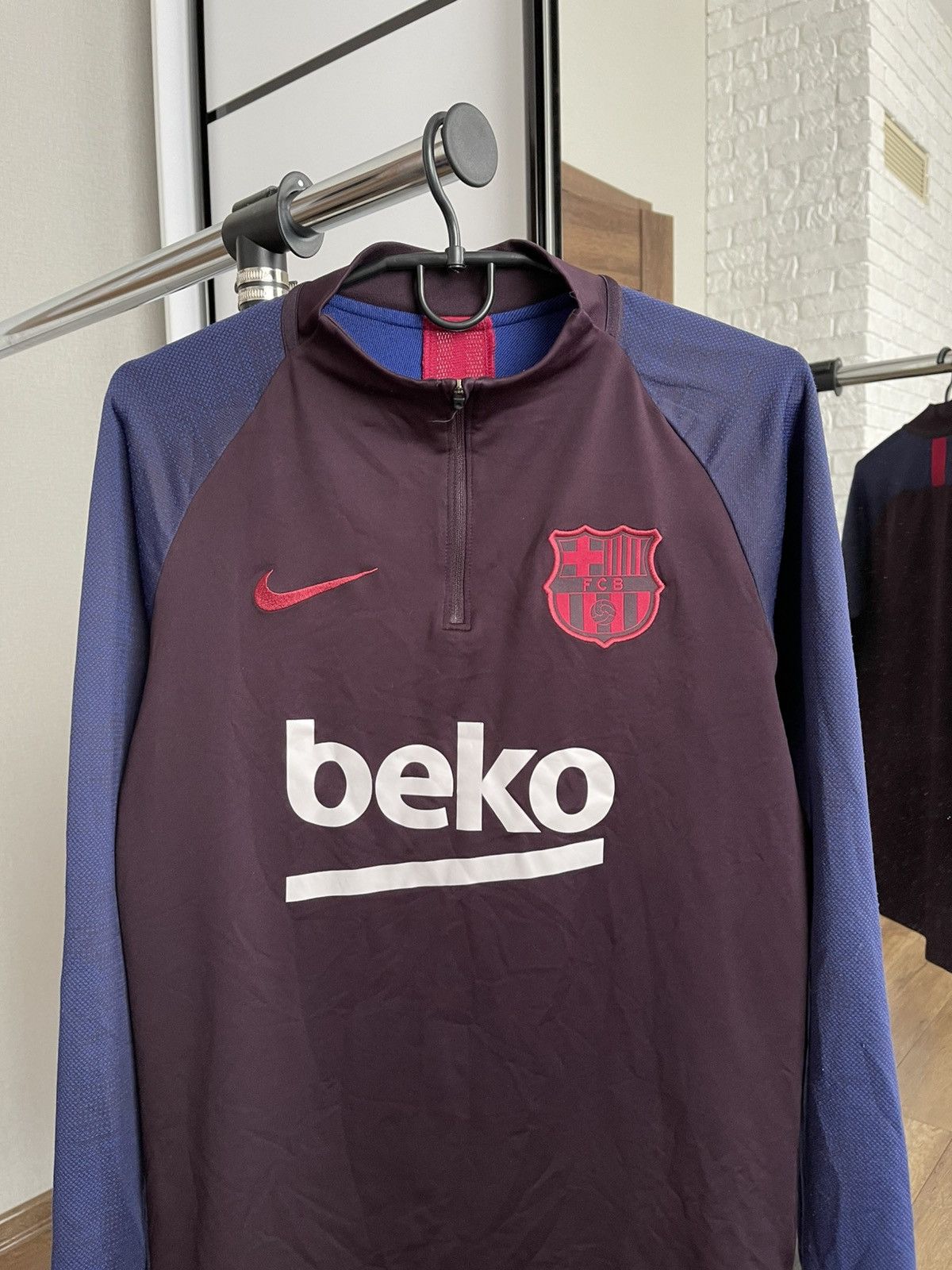 Other 2019/2020 Nike Barcelona Soccer Drill Top Jersey Sweatshirt Size US S / EU 44-46 / 1 - 5 Thumbnail