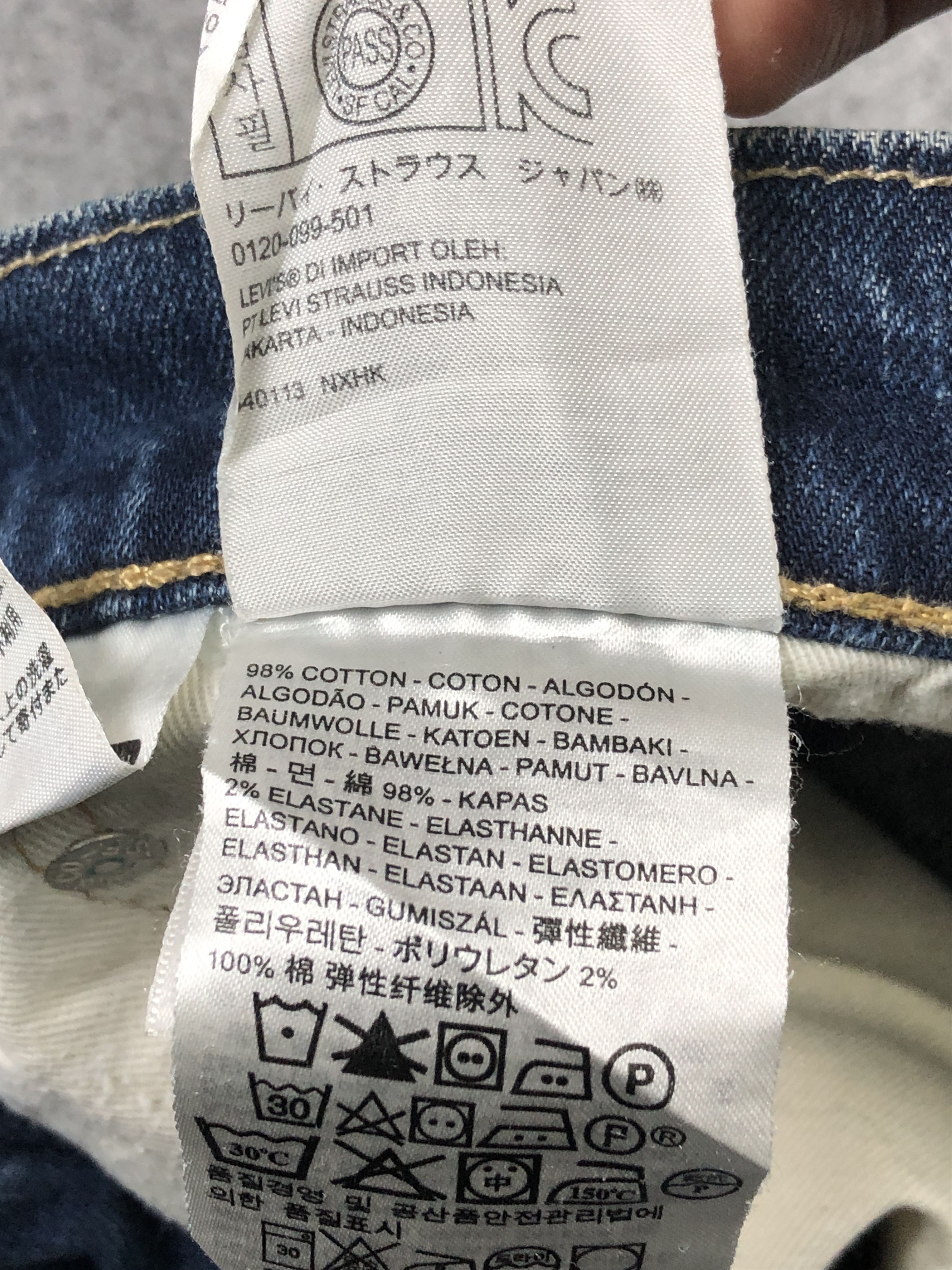 Levi's × Vintage Distressed Vintage Levi's 513 Faded Blue Jeans DP2248 Size US 33 - 7 Thumbnail