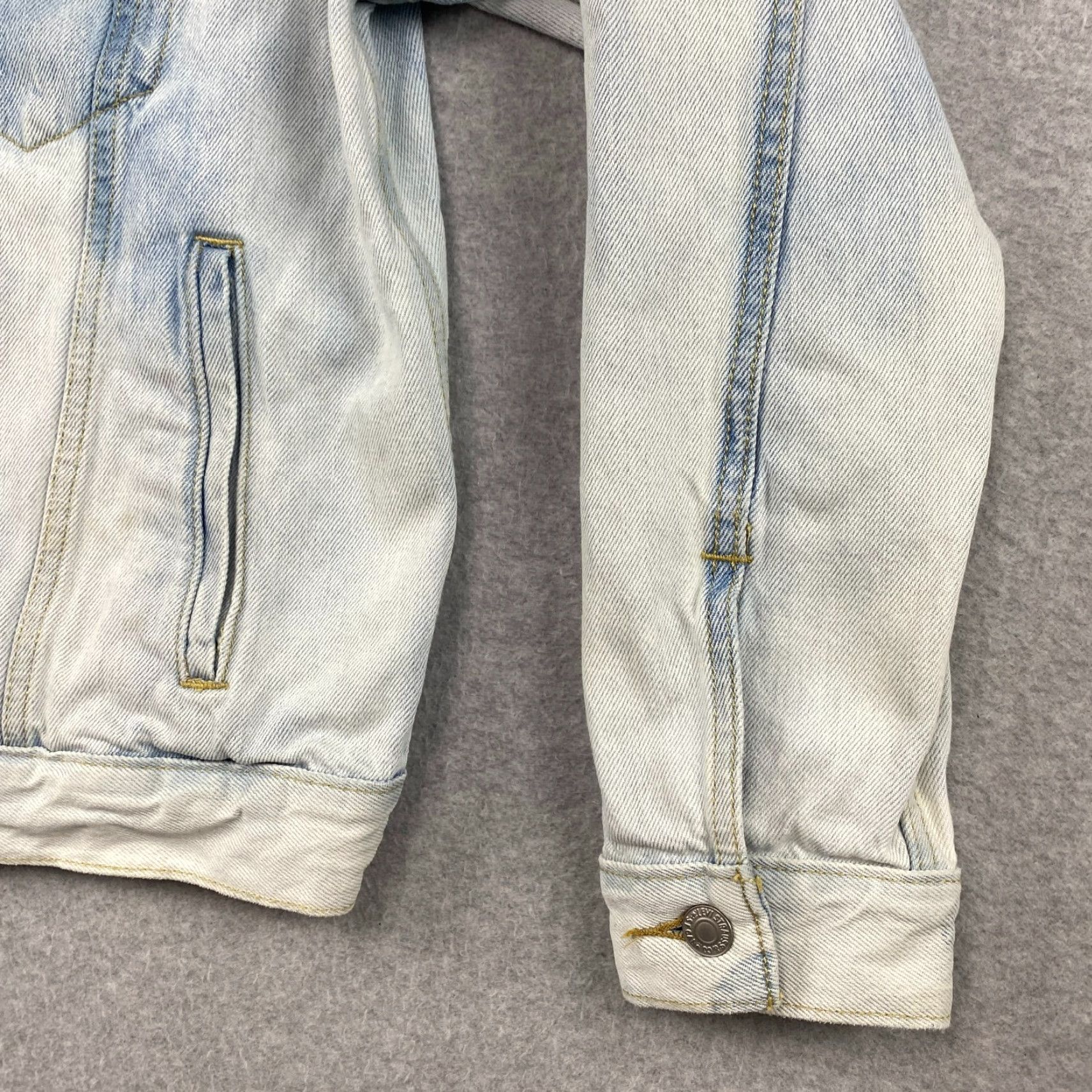 Levi's Levi's Trucker Jacket Mens Small S Vintage Fit Acid Wash Denim Button Up Pockets Blue Size US S / EU 44-46 / 1 - 5 Thumbnail