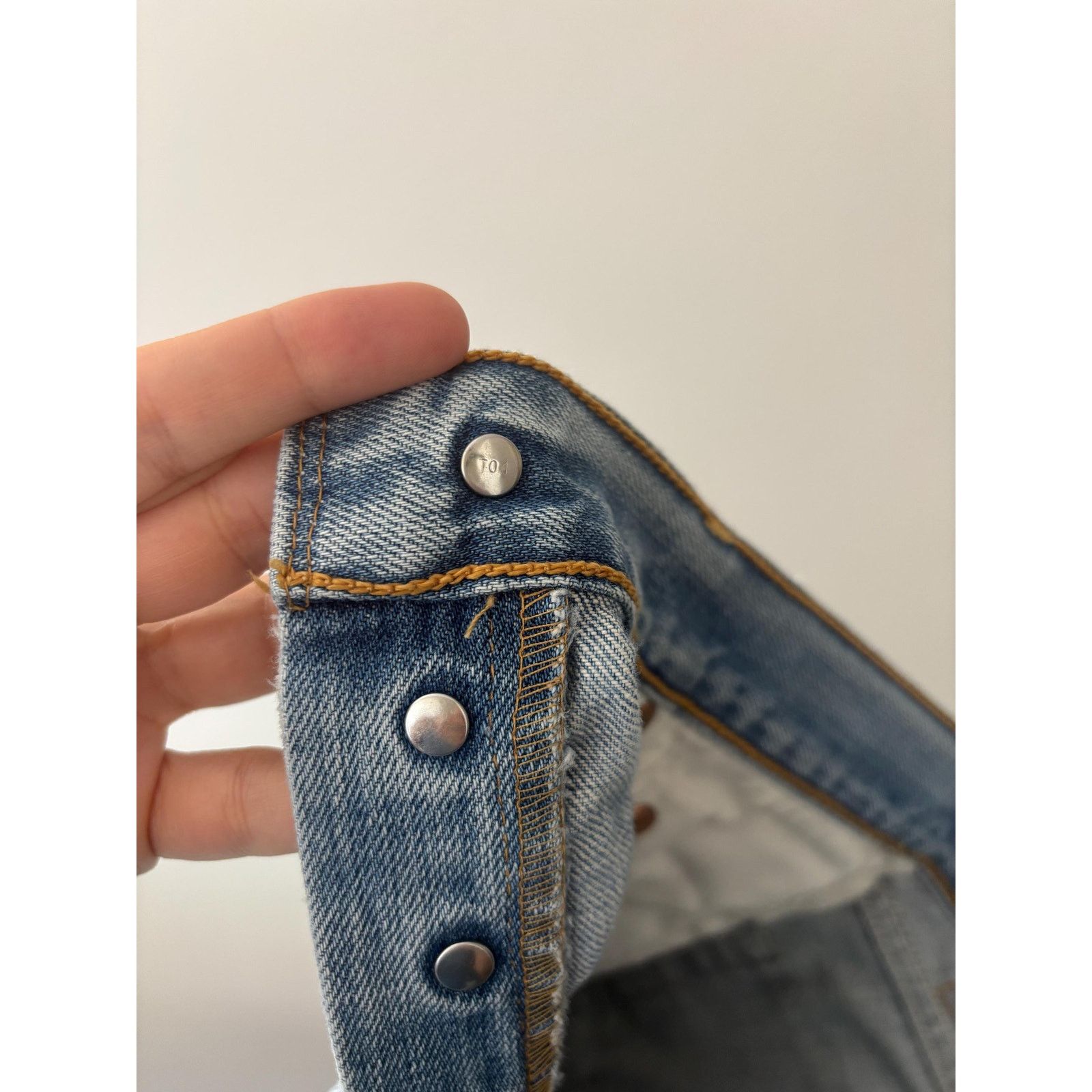 Levi's Levi's 501 Shorts 32x34 Light Wash Distressed Back Print Size US 32 / EU 48 - 6 Thumbnail