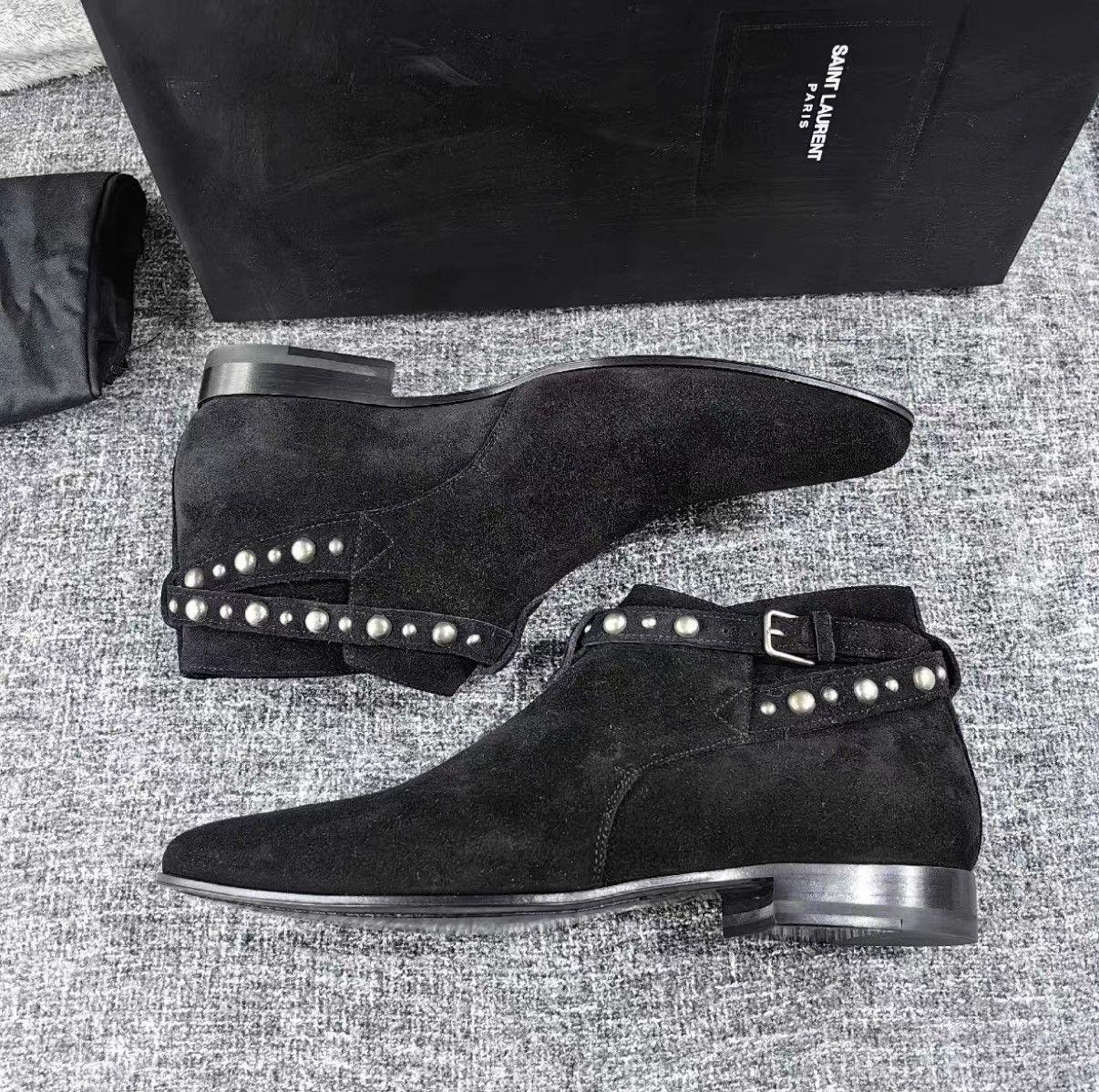 Saint Laurent Paris Saint Laurent Black Suede Rivet Chelsea Ankle Boots K33 Size US 7 / EU 40 - 2 Thumbnail