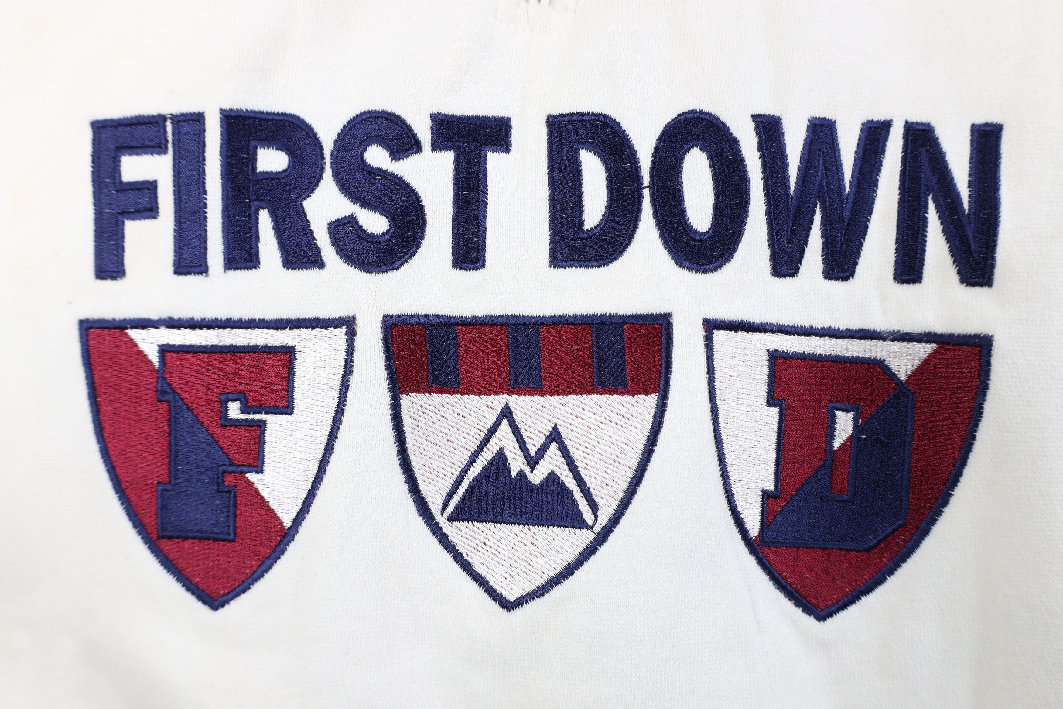 Vintage Deadstock Vintage 90s Streetwear Mountain Zip Sweatshirt Size US XL / EU 56 / 4 - 4 Thumbnail