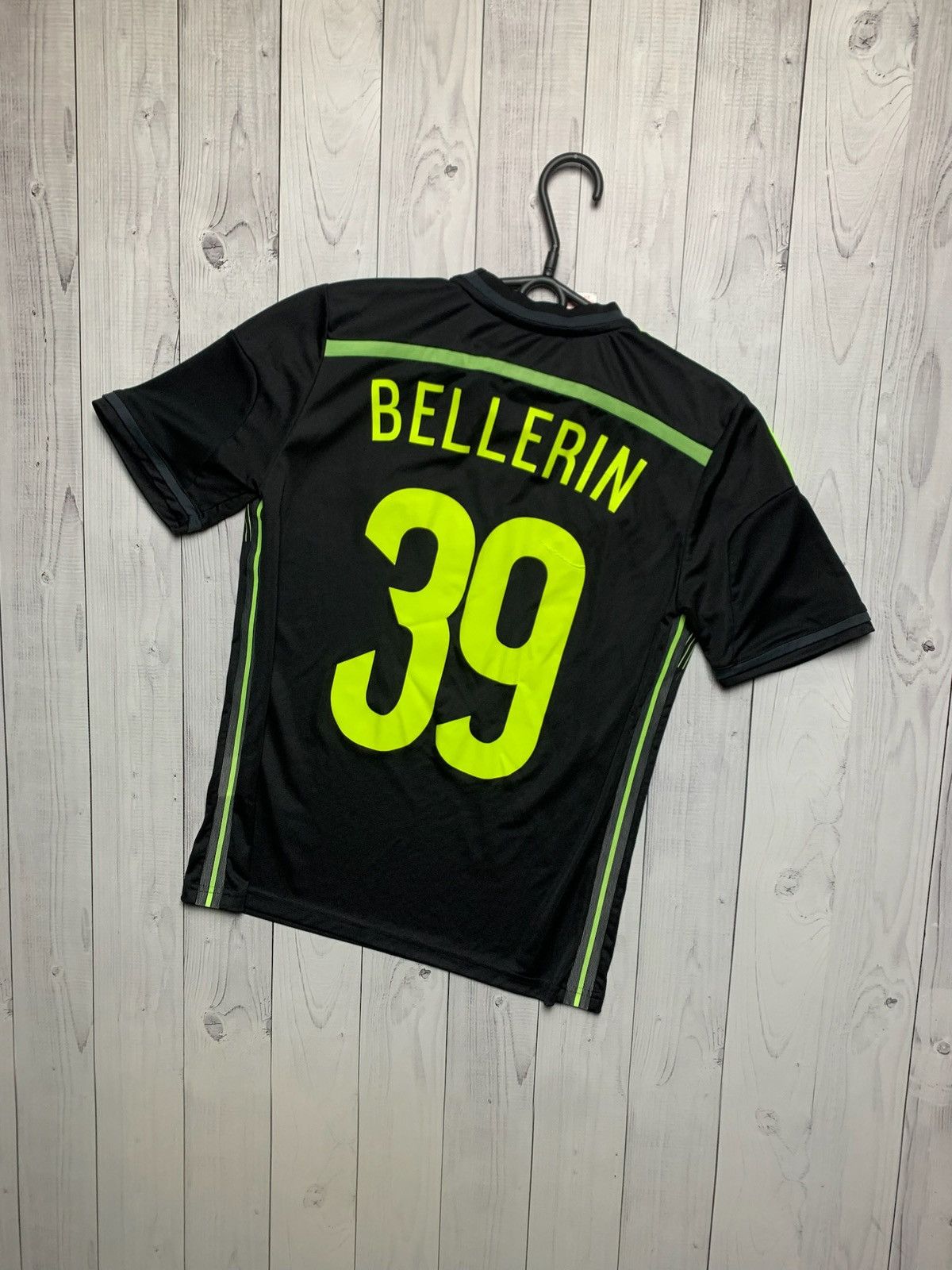 Vintage adidas Spain soccer jersey 39 Bellerin size Xs