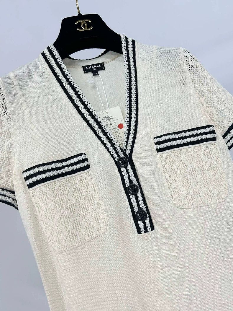Chanel Chanel White V-neck four-pocket knitted dress Size XXS / US 00 / IT 34 - 3 Thumbnail