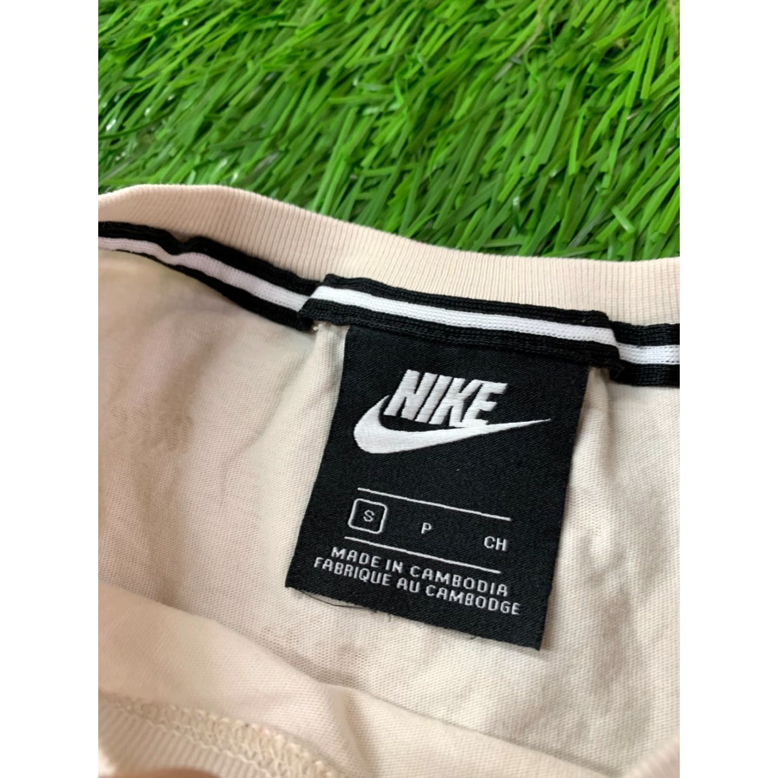 Nike Nike Shirt Women Slim Short Sleeve T-Shirt 2018 Size S White Casual Jersey Knit Size S / US 4 / IT 40 - 5 Thumbnail