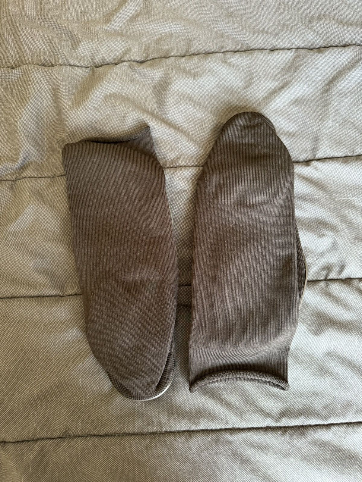 Kanye West × Yeezy Yeezy Pods Size US 9 / EU 42 - 2 Thumbnail