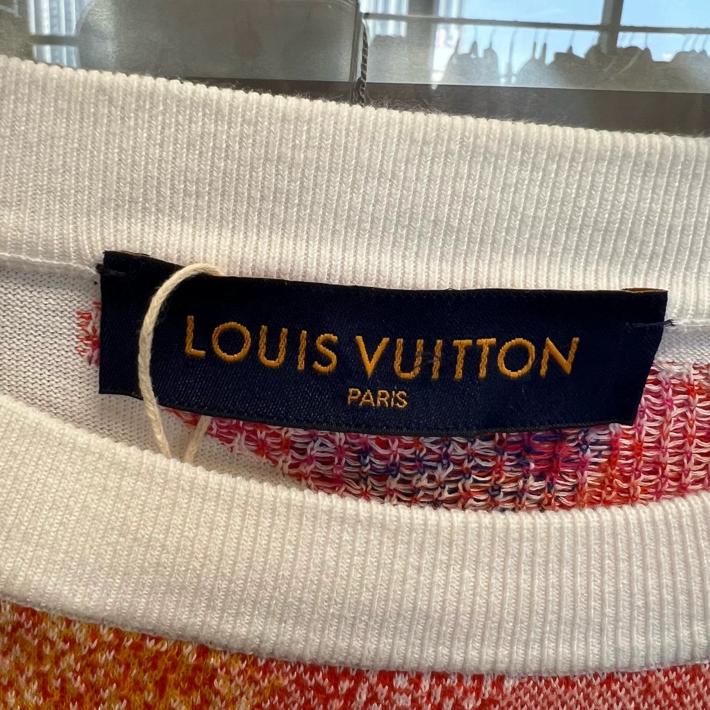 Louis Vuitton LOUIS VUITTON white floral ink logo crew short XL Size US XL / EU 56 / 4 - 3 Thumbnail