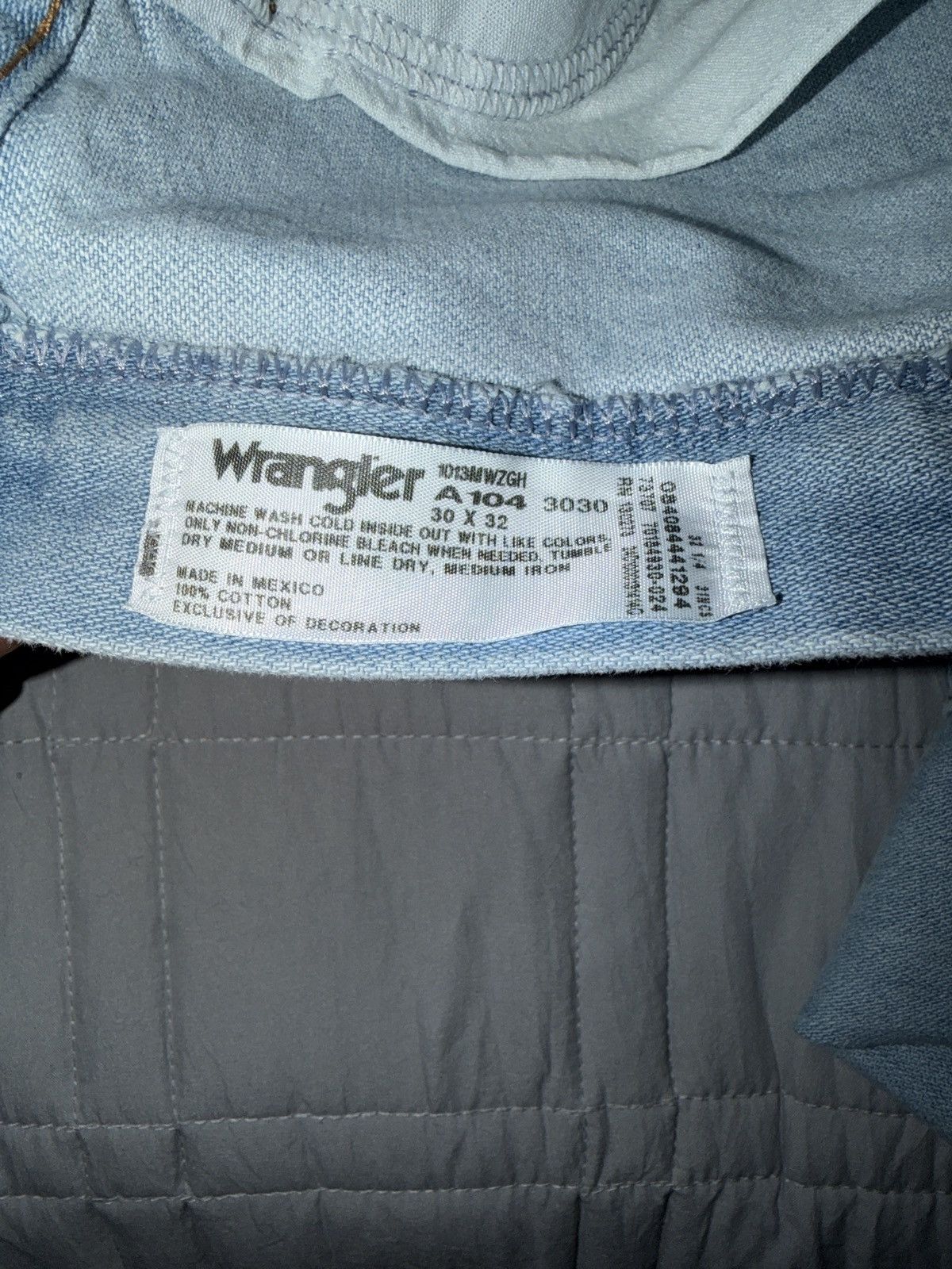 Wrangler WRANGLER® COWBOY CUT® ORIGINAL FIT JEAN Size US 30 / EU 46 - 1 Thumbnail