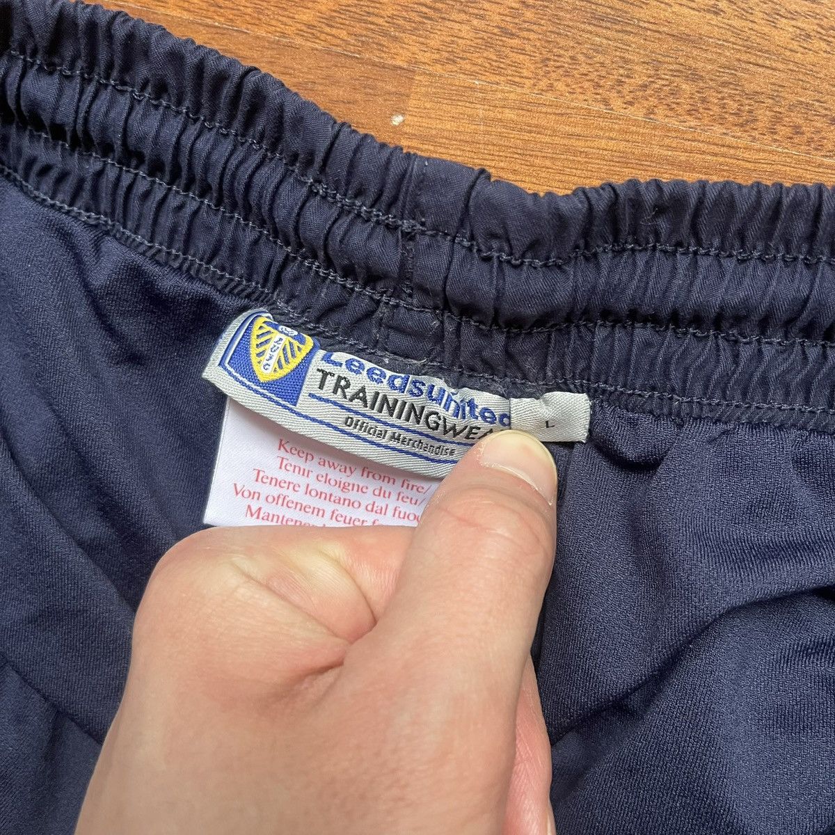 Vintage LEEDS UNITED ADMIRAL FOOTBALL SOCCER AWAY SHORTS #22 Size US 34 / EU 50 - 5 Thumbnail