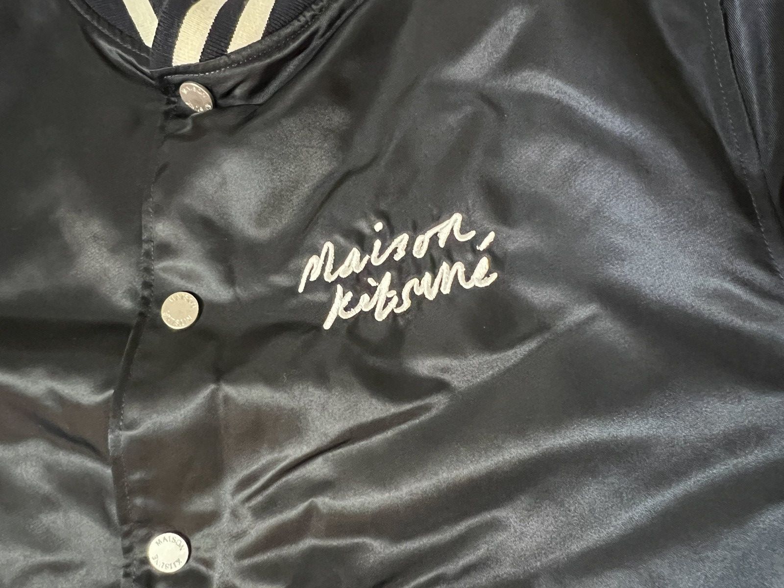 Maison Kitsune Maison Kitsuné Satin Teddy Varsity Bomber Dark Navy XL. Size US XL / EU 56 / 4 - 6 Thumbnail