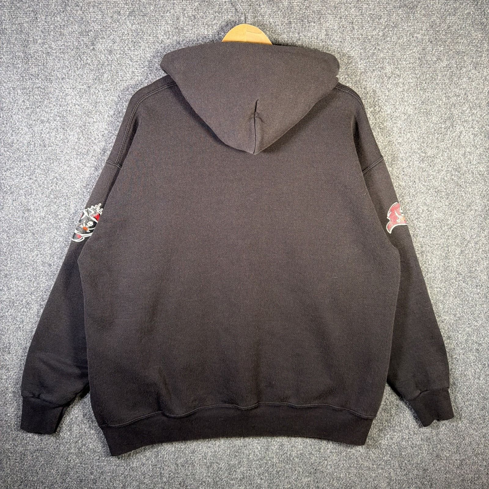 NFL Vintage Tampa Bay Buccaneers Hoodie Mens XL Black 90s Faded Size US XL / EU 56 / 4 - 7 Thumbnail