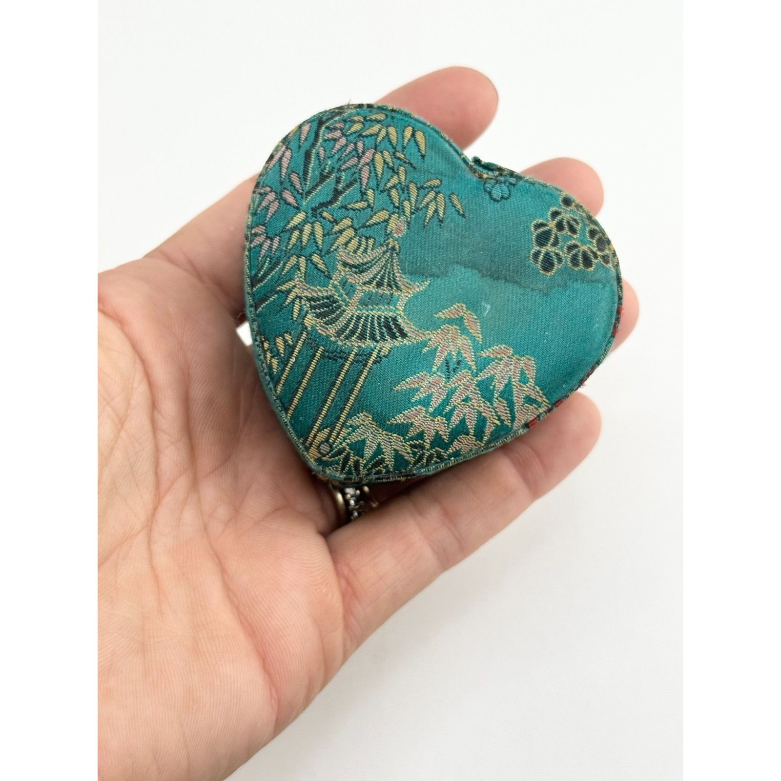Vintage Vintage orential fabric heart trinket box Size ONE SIZE - 4 Thumbnail