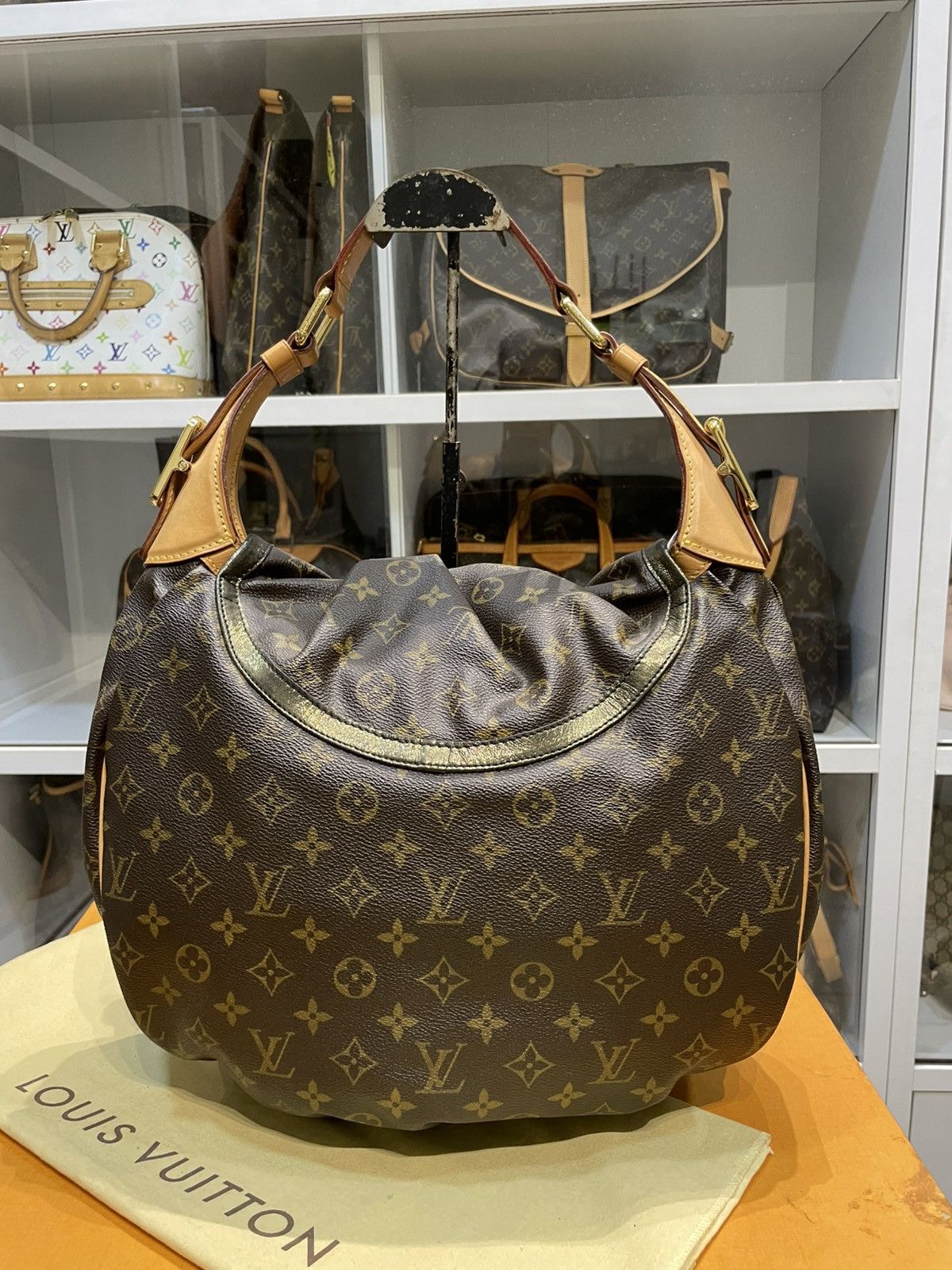 Louis Vuitton AUTHENTIC LOUIS VUITTON LIMITED EDITION KALAHARI GM Size ONE SIZE - 9 Thumbnail