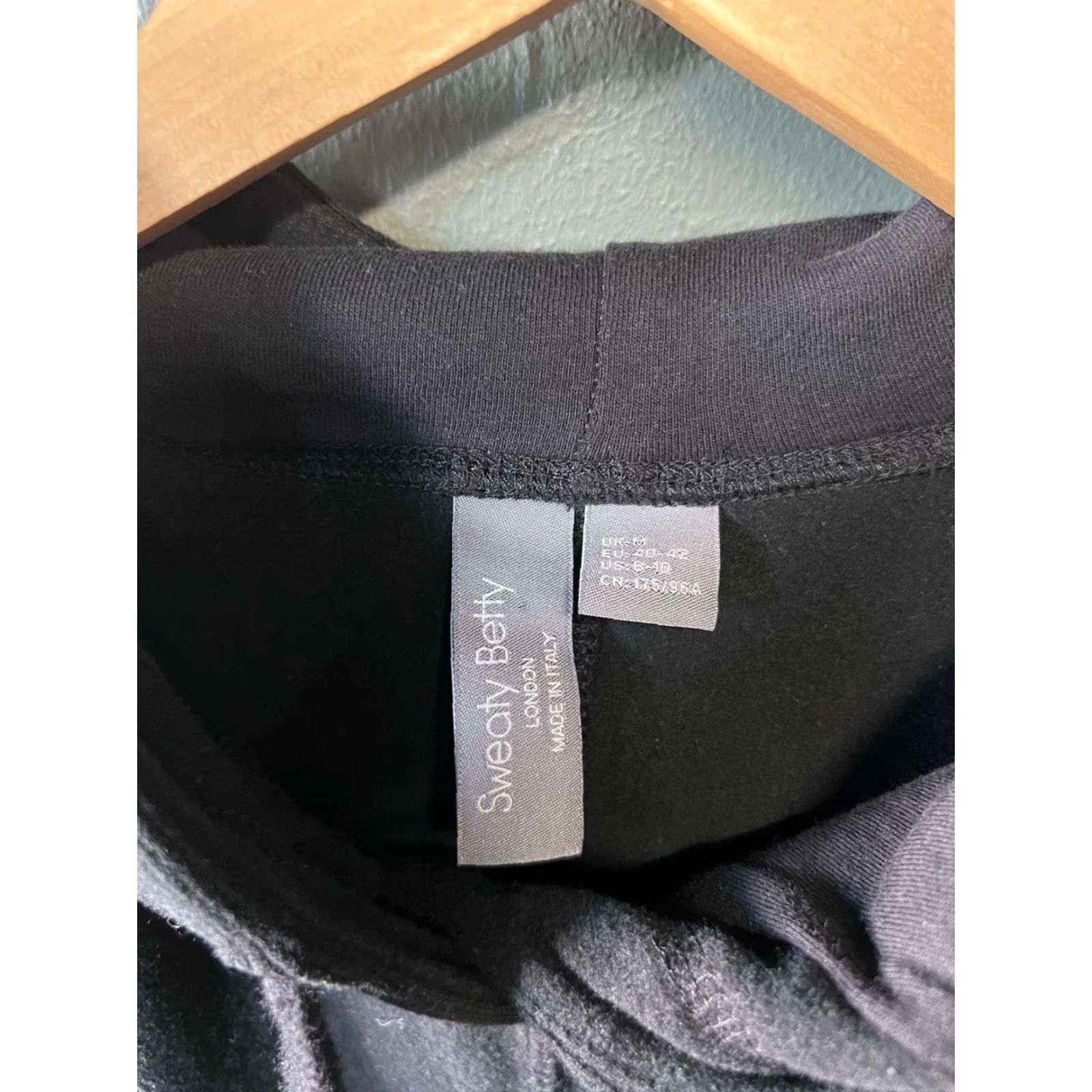 Sweaty Betty VINTAGE Sweaty Betty Hoodie Pullover Sweatshirt Women Velour Black 6-10 Size 6-10 Hooded Womens Velour Pullover Sweatshirt Black Women Adult Size M / US 6-8 / IT 42-44 - 3 Thumbnail