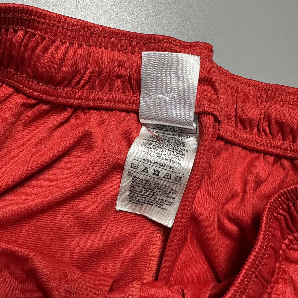 Vintage BELGIUM ADIDAS 2018 WORLD CUP SOCCER HOME SHORTS #10 HAZARD Size US 38 / EU 54 - 5 Thumbnail