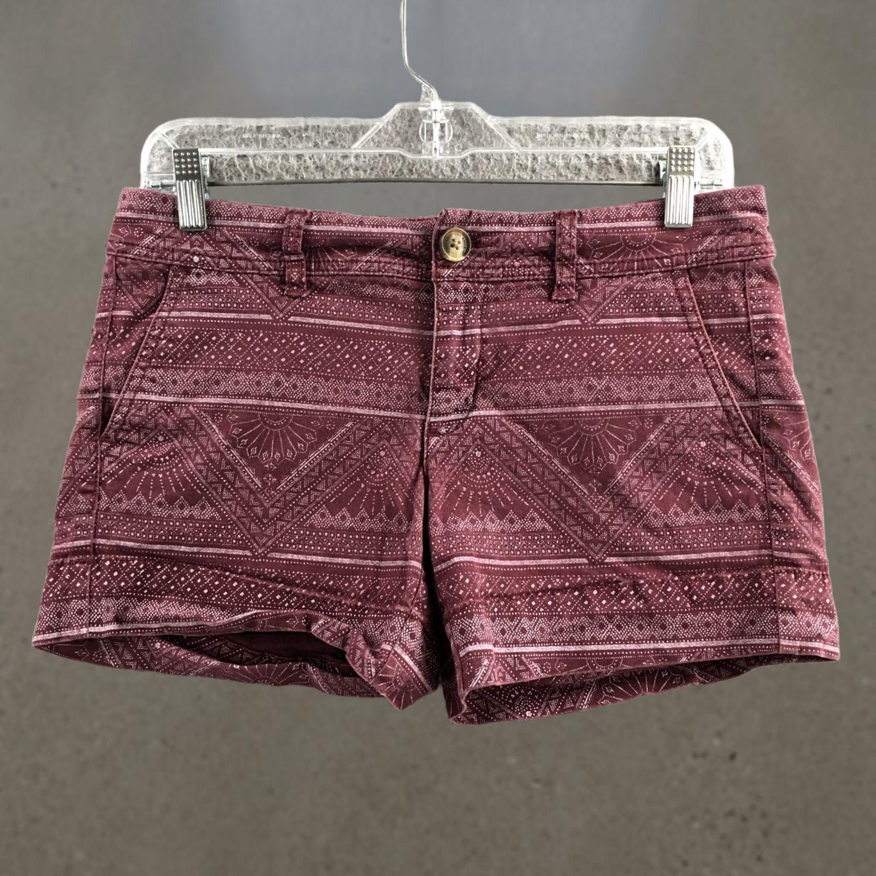 American Eagle Outfitters American Eagle Outfitters Burgundy Fair Isle Stretch Chino Shorts Womens 4 (Actual 31X4.5) Size 4 Cotton Blend Size 27" / US 4 / IT 40 - 1 Thumbnail