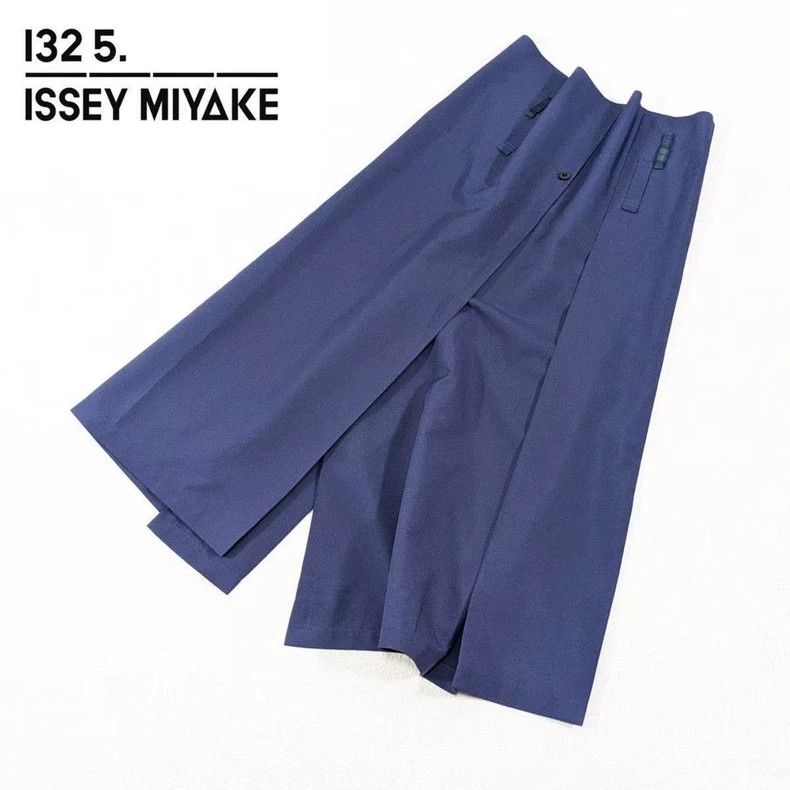 Issey Miyake Issey Miyake size:5 Blue trousers Size 42" / US 20 - 1 Thumbnail