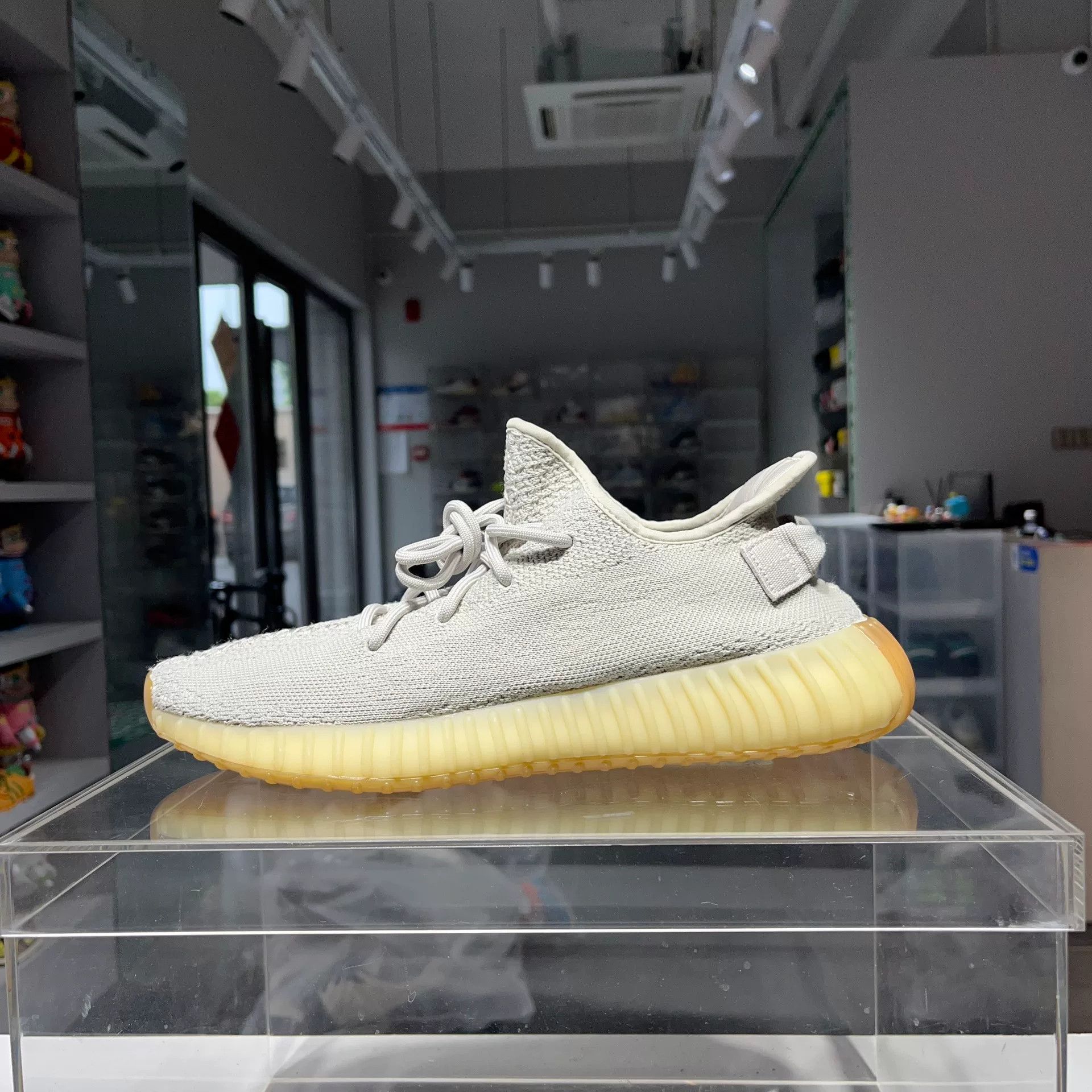 Adidas Adidas YEEZY Lowtop Sneakers 11.5 Men Size US 11.5 / EU 44-45 - 1 Thumbnail