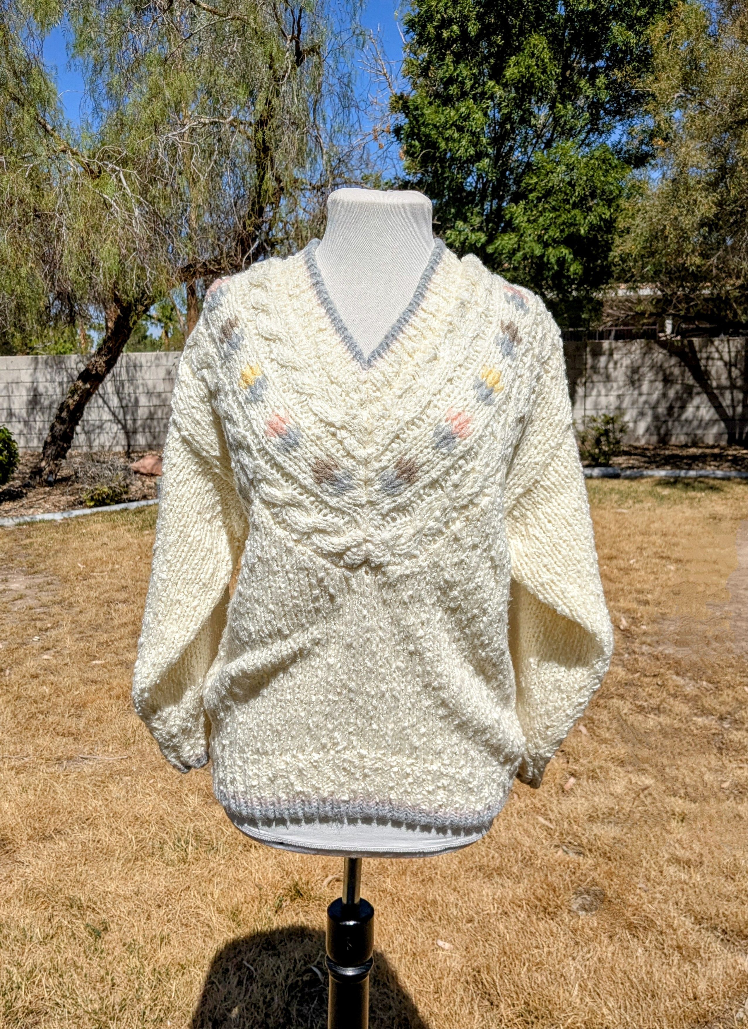 Liz Claiborne 1980s VTG Liz Claiborne Petites Boucle V-Neck Knit Sweater Size M / US 6-8 / IT 42-44 - 1 Thumbnail