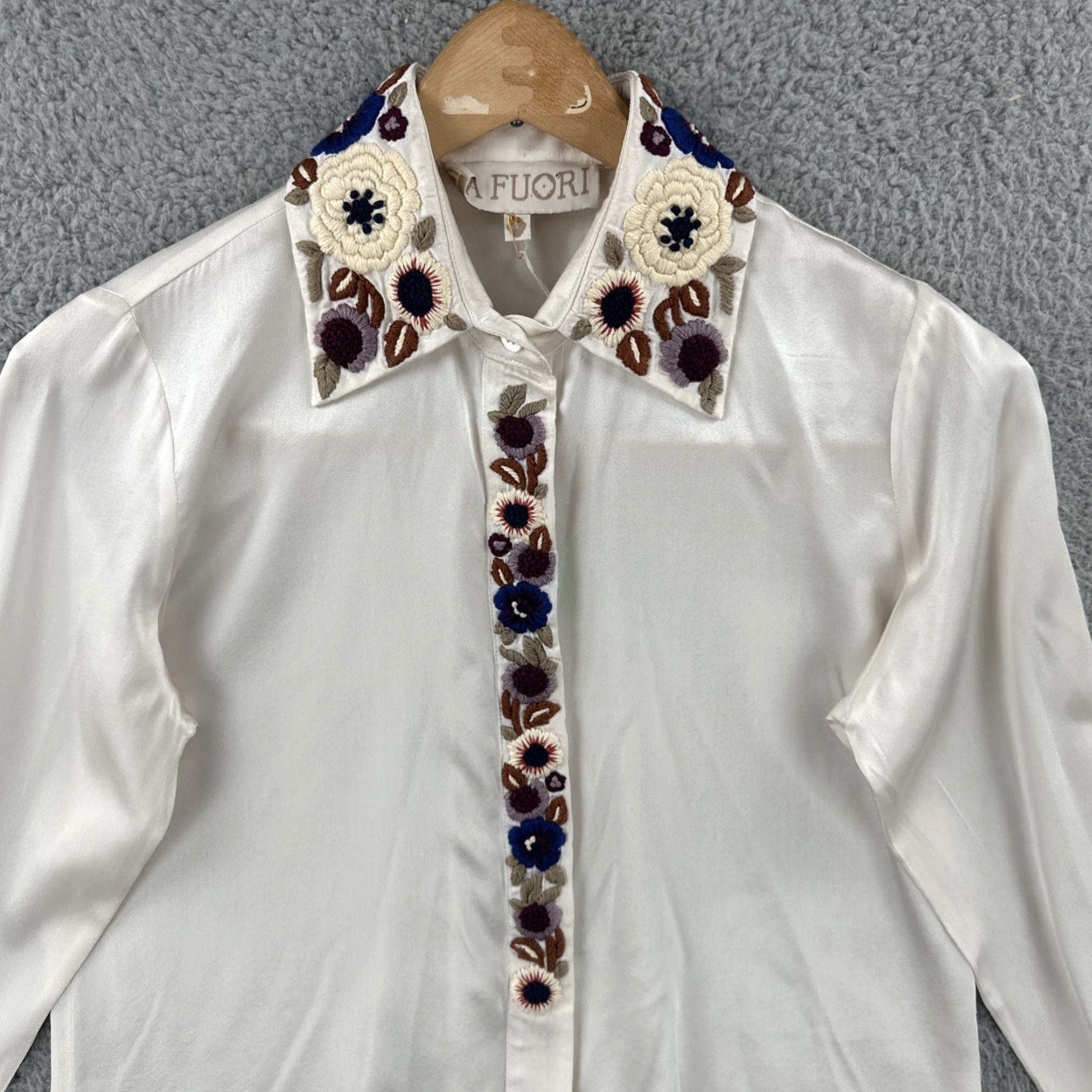 Vintage La Fuori Blouse Shirt Womens S White Silk Sheer Embroidered Collar Flowers NWT Size S Size S / US 4 / IT 40 - 5 Thumbnail