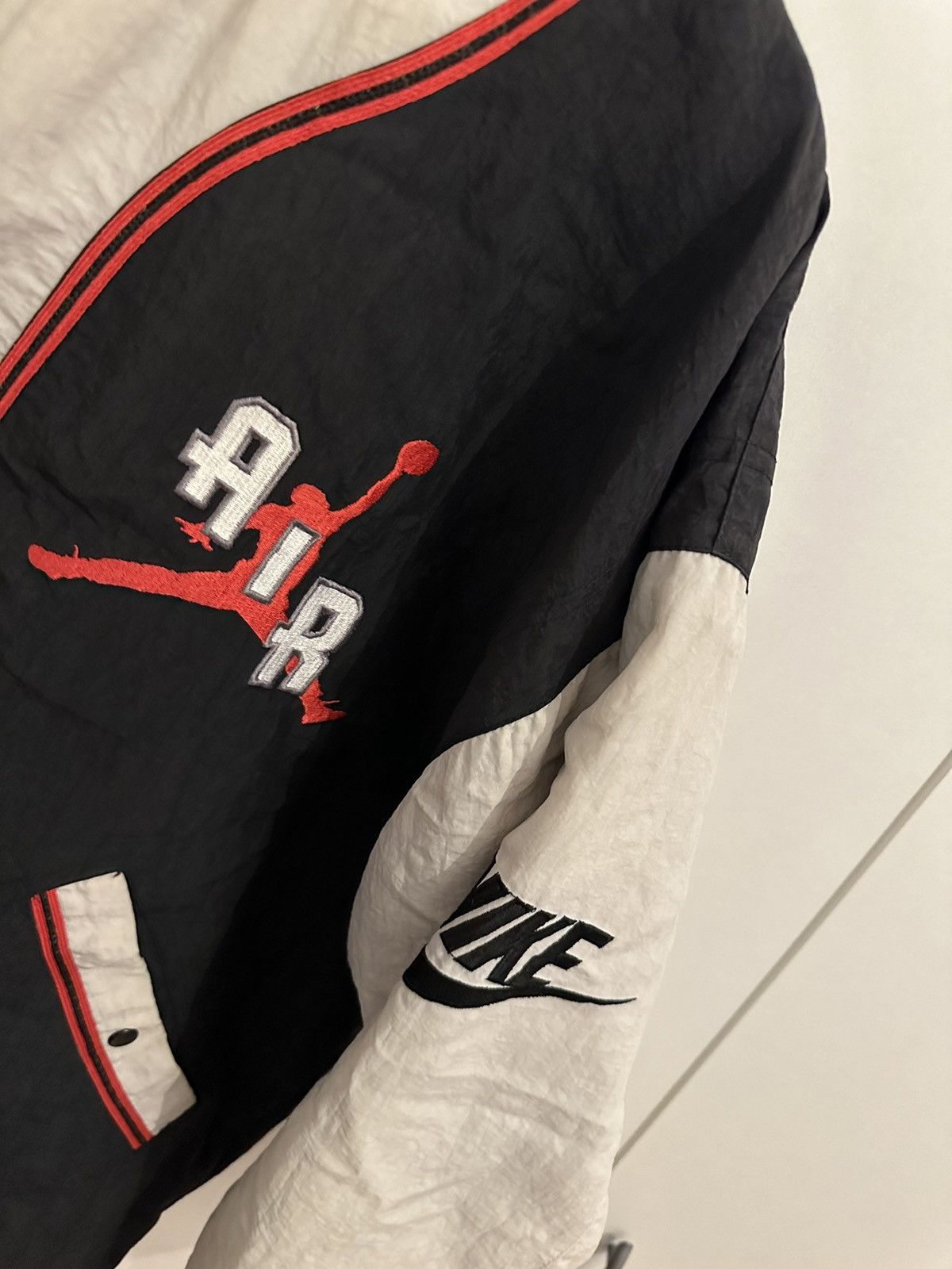 Nike Nike Air Jordan Jacke Jacket Size M Retro Vintage Size US M / EU 48-50 / 2 - 6 Thumbnail