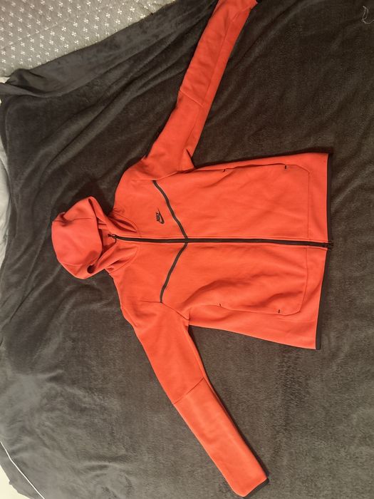 mens red nike tech