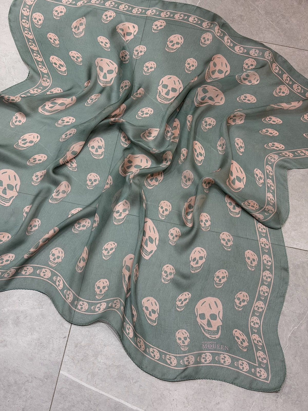 Alexander McQueen ALEXANDER MCQUEEN Skull Silk Scarf Kanye Wool Fakemink Logo Size ONE SIZE - 8 Thumbnail