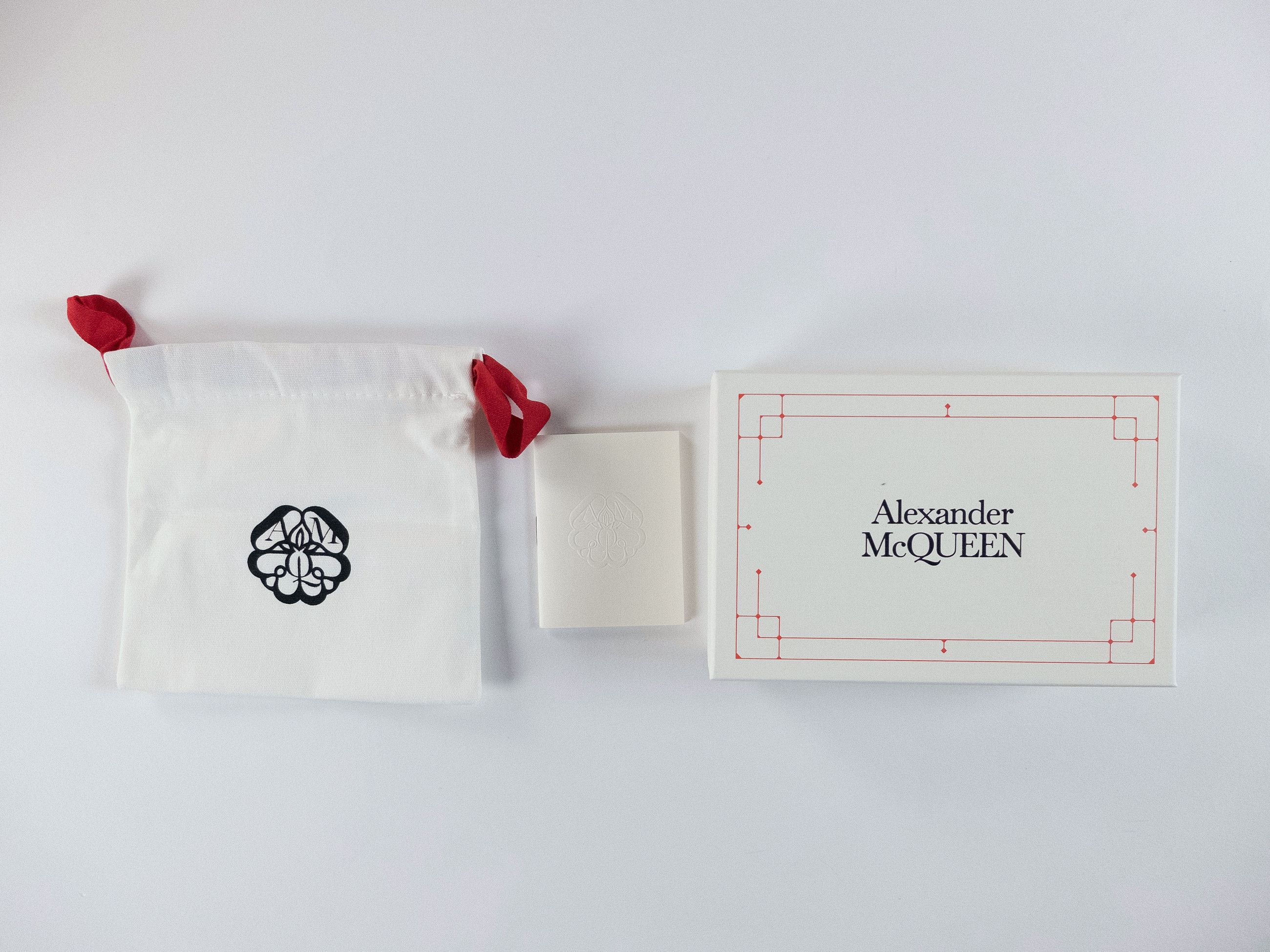 Alexander McQueen ALEXANDER MCQUEEN silver graffiti logo leather card holder q Size ONE SIZE - 6 Thumbnail