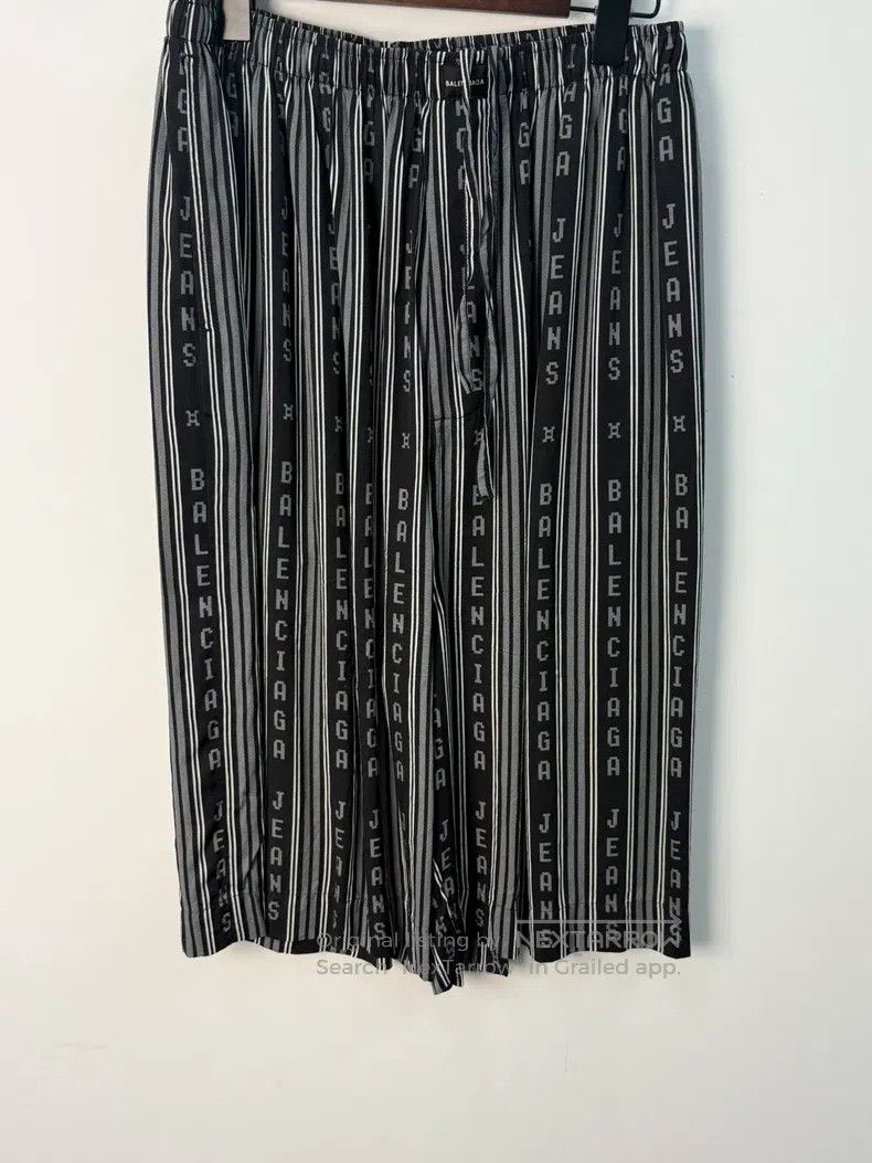 Balenciaga Balenciaga All-over print cargo shorts, size 50 Size US 34 / EU 50 - 1 Thumbnail