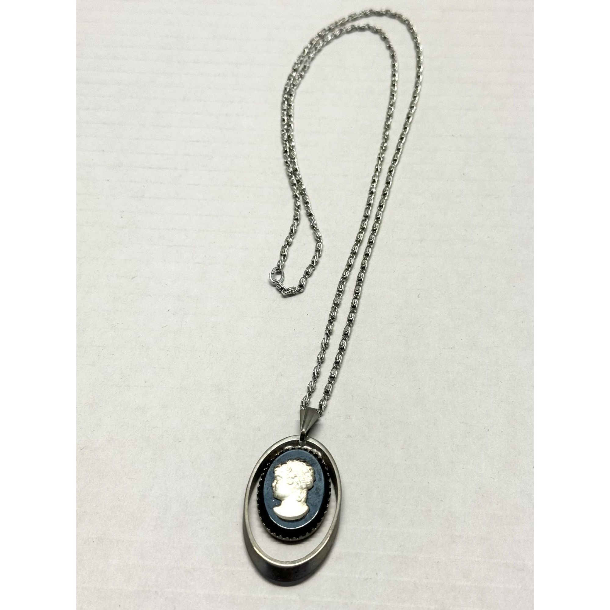 Vintage Vintage silver cameo necklace Size ONE SIZE - 1 Thumbnail